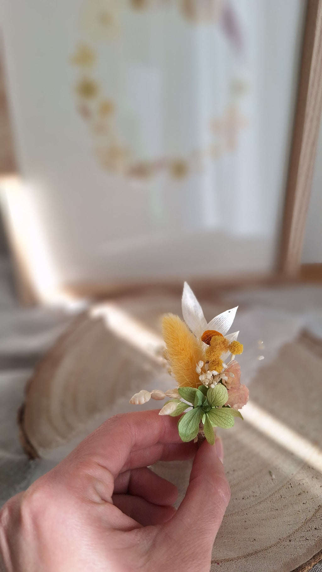 Boutonnière en fleurs séchées printemps- Fleuriste Eure et Loir - Fleuriste Bretoncelles - Fleuriste Le Perche - Livraison France