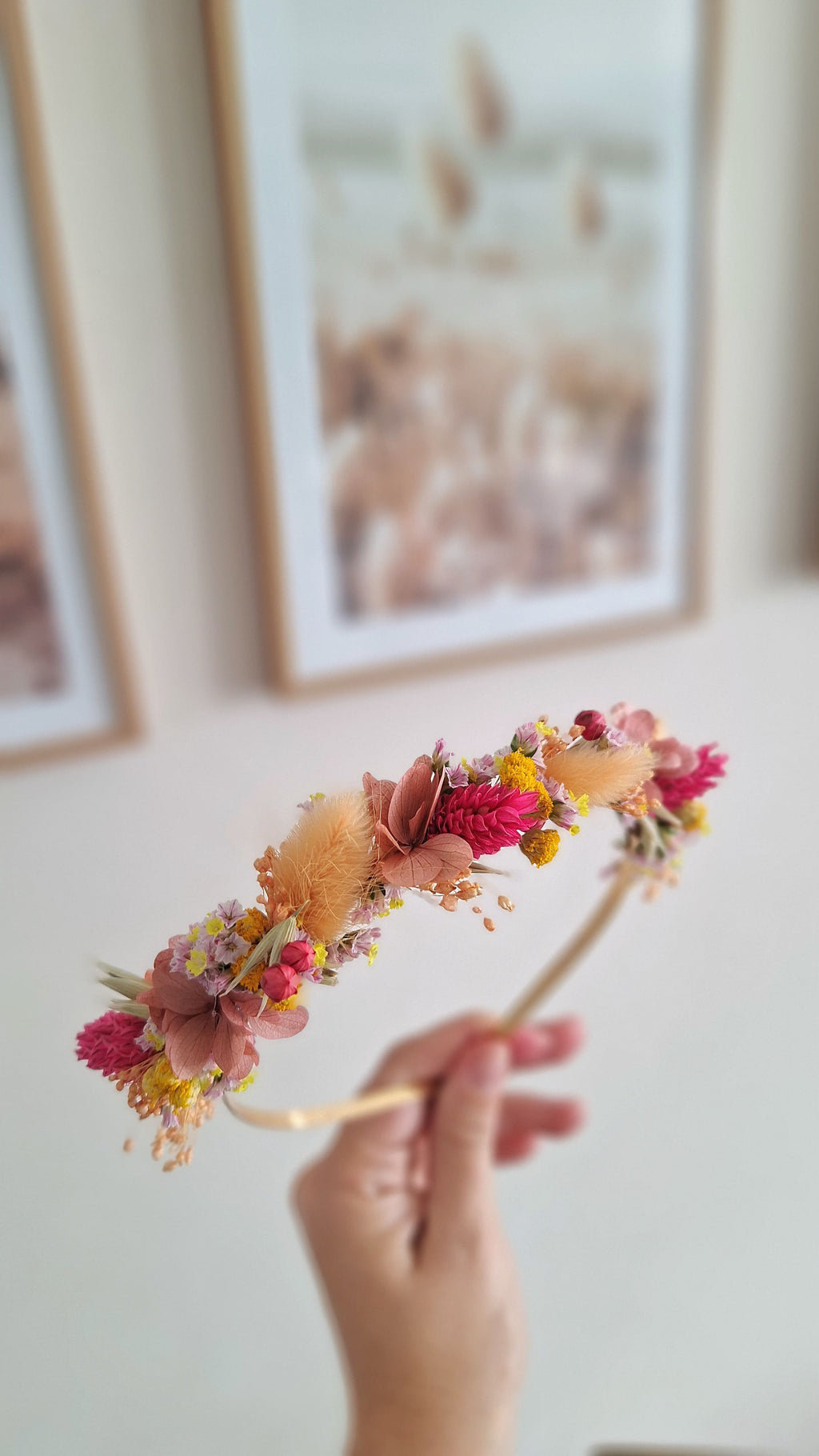 serre tête enfant pour coiffure mariage - évènement - coloré jaune rose peche - fleuriste Bretoncelles le Perche - orne - sarthe - fleuriste eure et loire - livraison france