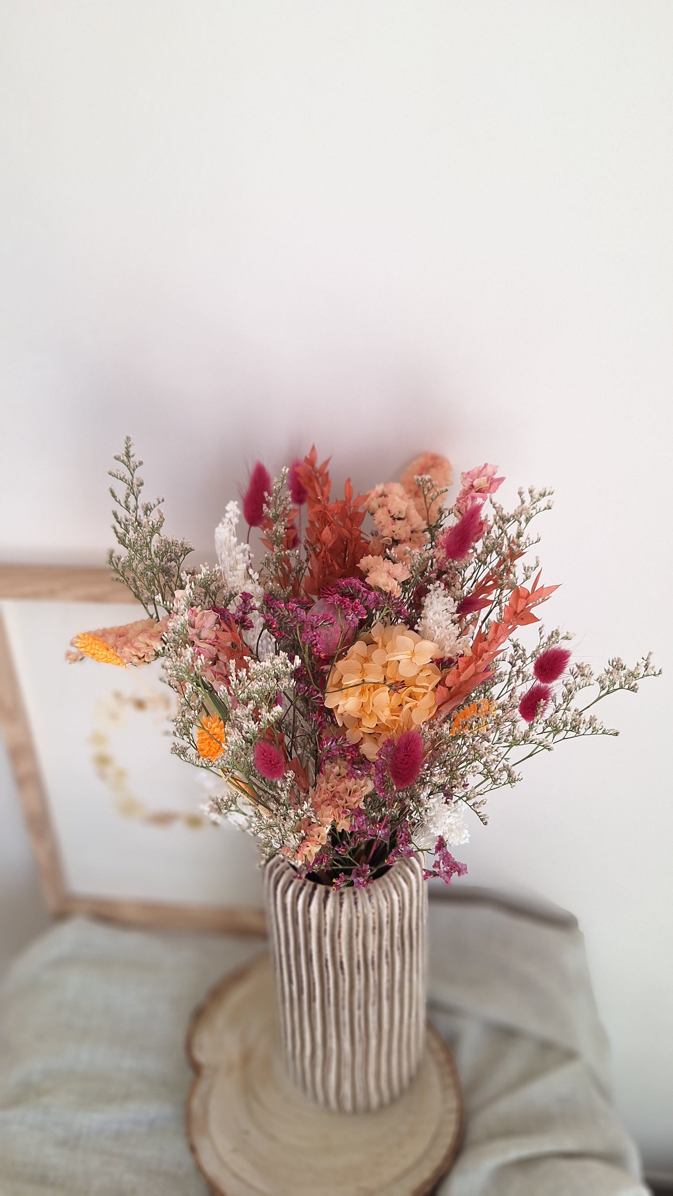 Bouquet aux couleurs éclatantes de framboise pêche et blanc - champêtre- livraison france - Fêtes des mères - idée cadeau fêtes des mères - cadeau durable