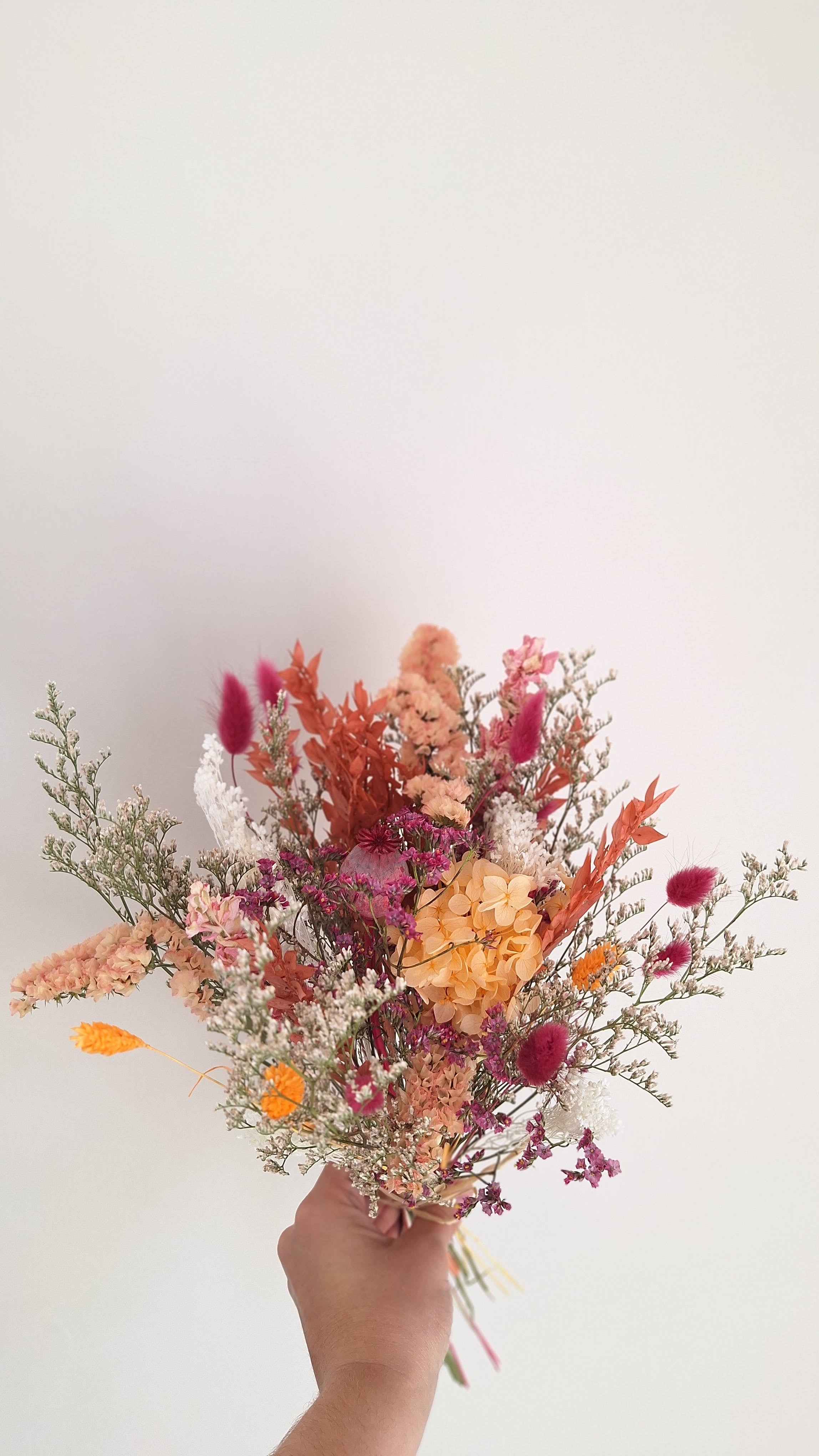 Bouquet aux couleurs éclatantes de framboise pêche et blanc - champêtre- livraison france - Fêtes des mères - idée cadeau fêtes des mères - cadeau durable