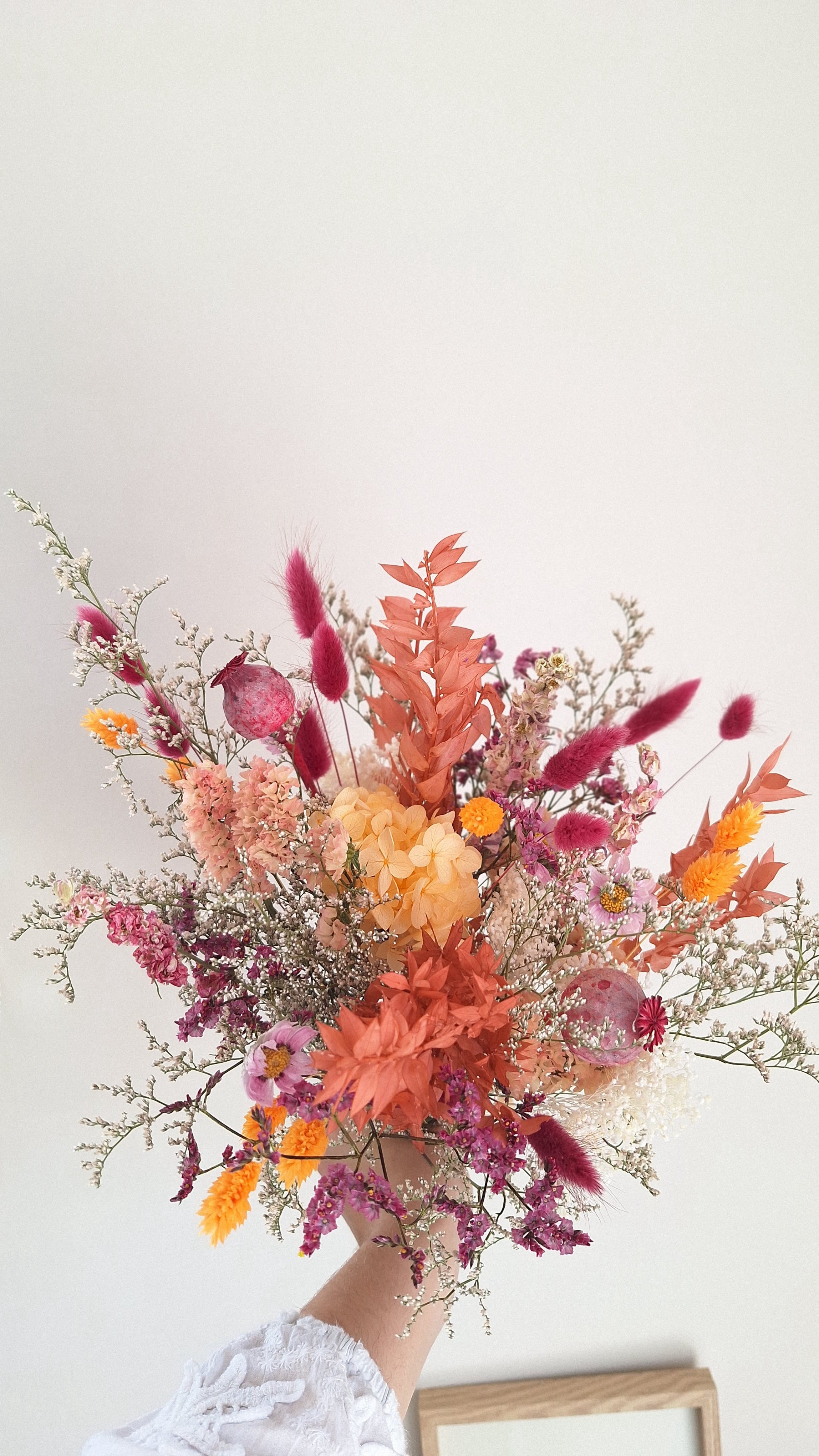 Bouquet aux couleurs éclatantes de framboise pêche et blanc - champêtre- livraison france - Fêtes des mères - idée cadeau fêtes des mères - cadeau durable