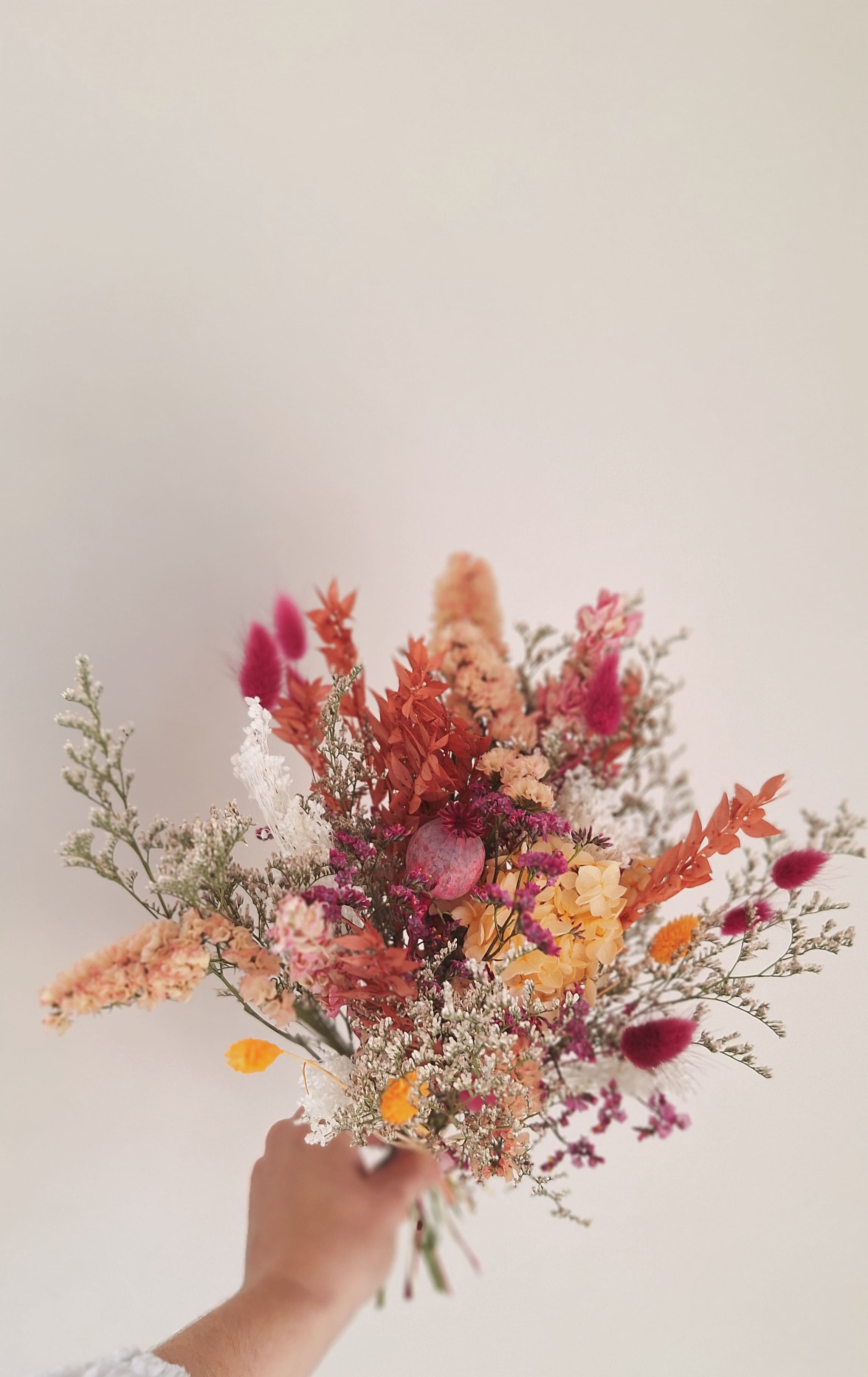 Bouquet aux couleurs éclatantes de framboise pêche et blanc - champêtre- livraison france - Fêtes des mères - idée cadeau fêtes des mères - cadeau durable
