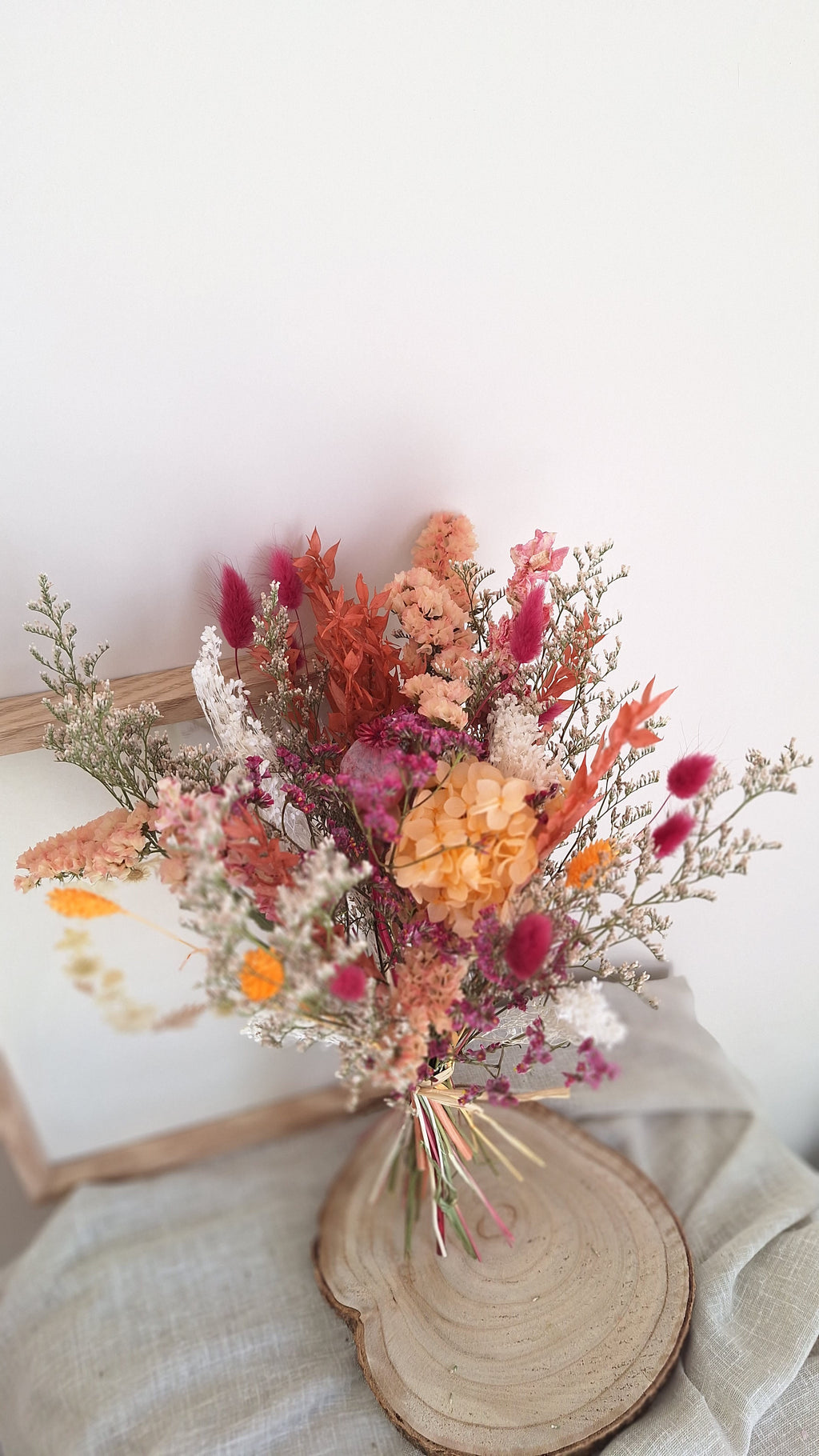 Bouquet aux couleurs éclatantes de framboise pêche et blanc - champêtre- livraison france - Fêtes des mères - idée cadeau fêtes des mères - cadeau durable