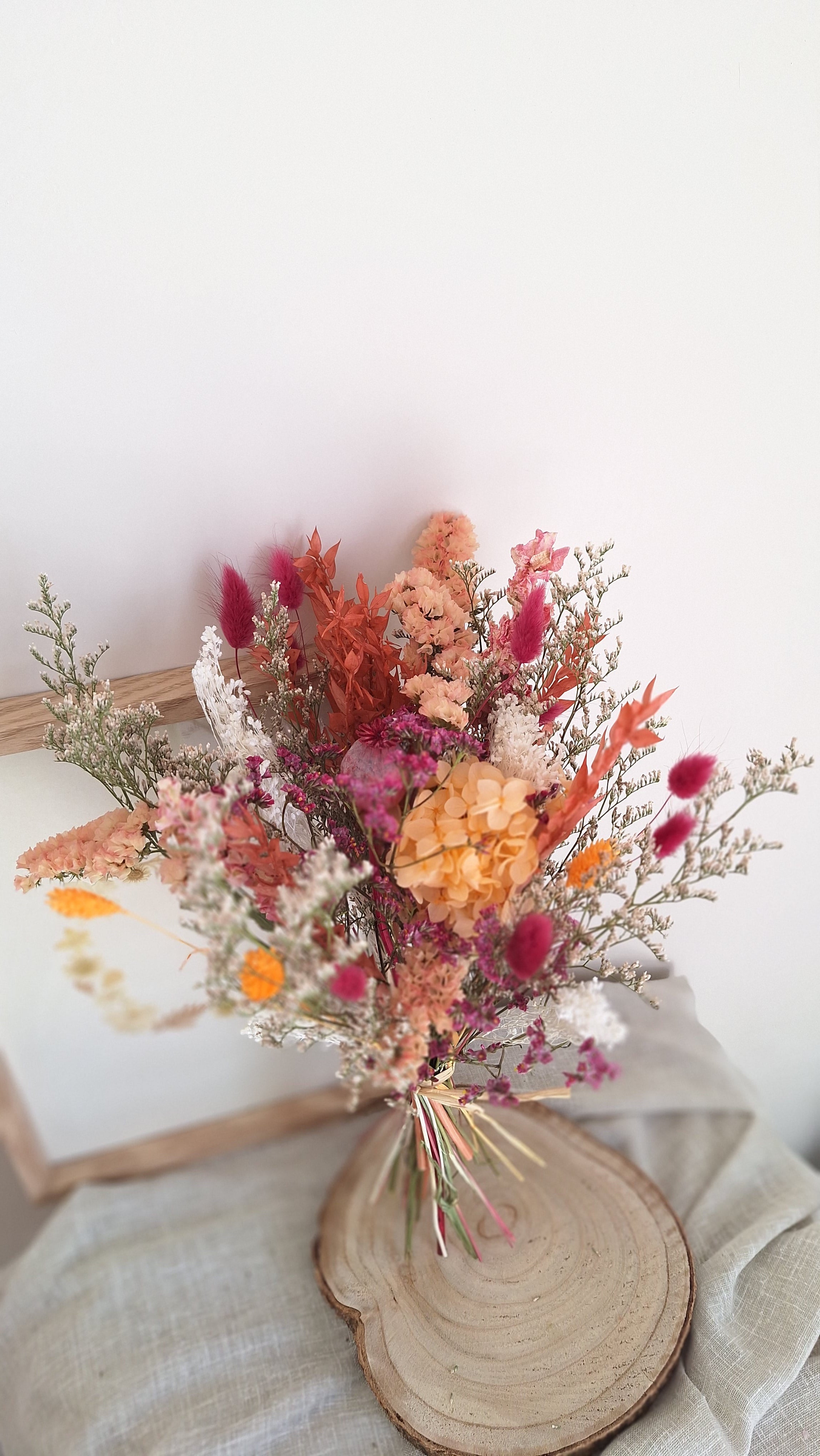 Bouquet aux couleurs éclatantes de framboise pêche et blanc - champêtre- livraison france - Fêtes des mères - idée cadeau fêtes des mères - cadeau durable