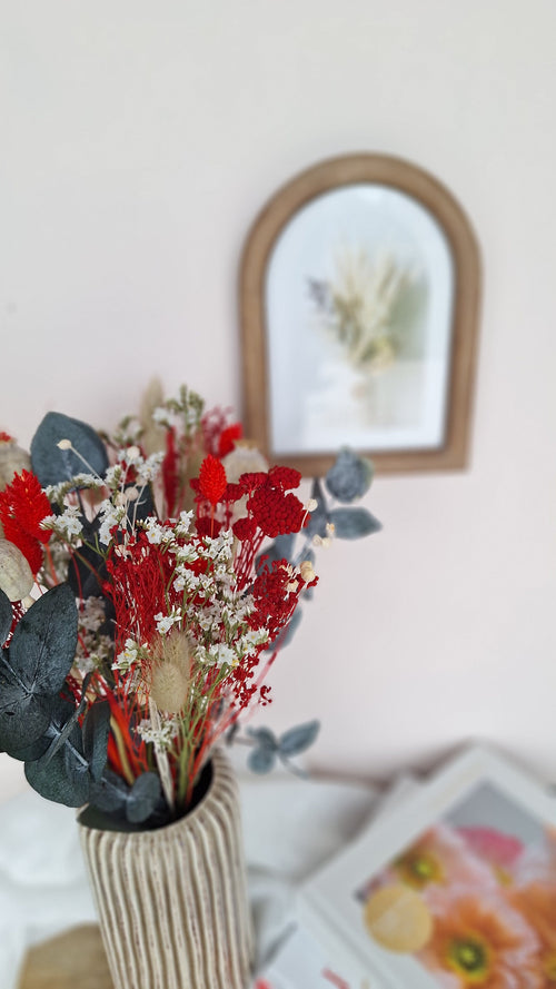 Bouquet fleurs séchées  champêtre rouge et blanc avec eucalyptus - idée cadeau saint valentin- livraison France - Maison Marceline