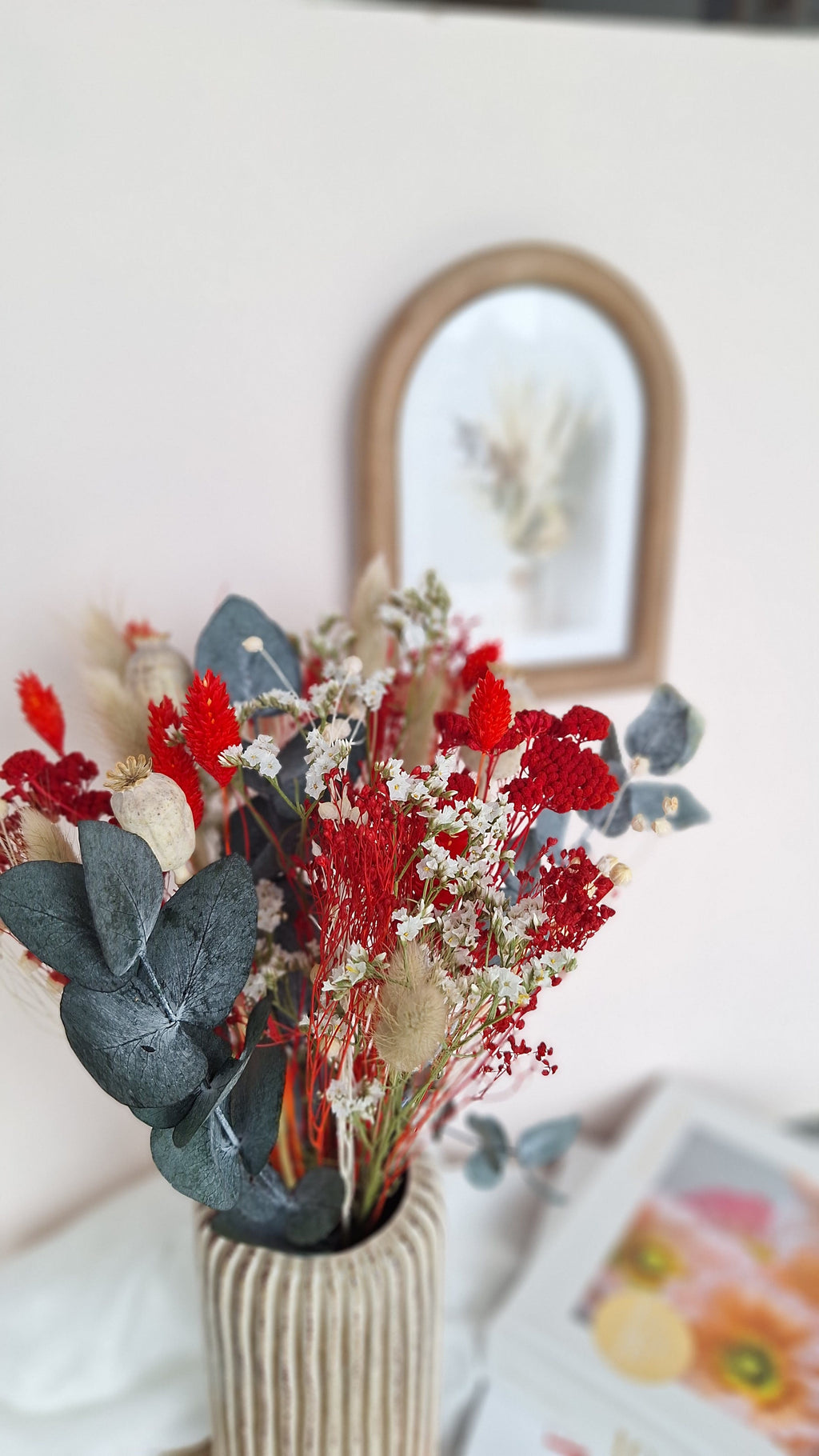 Bouquet fleurs séchées  champêtre rouge et blanc avec eucalyptus - idée cadeau saint valentin- livraison France - Maison Marceline