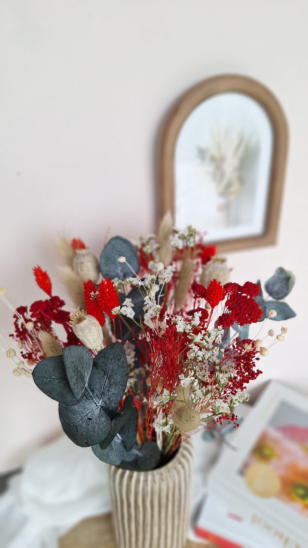 Bouquet fleurs séchées  champêtre rouge et blanc avec eucalyptus - idée cadeau saint valentin- livraison France - Maison Marceline
