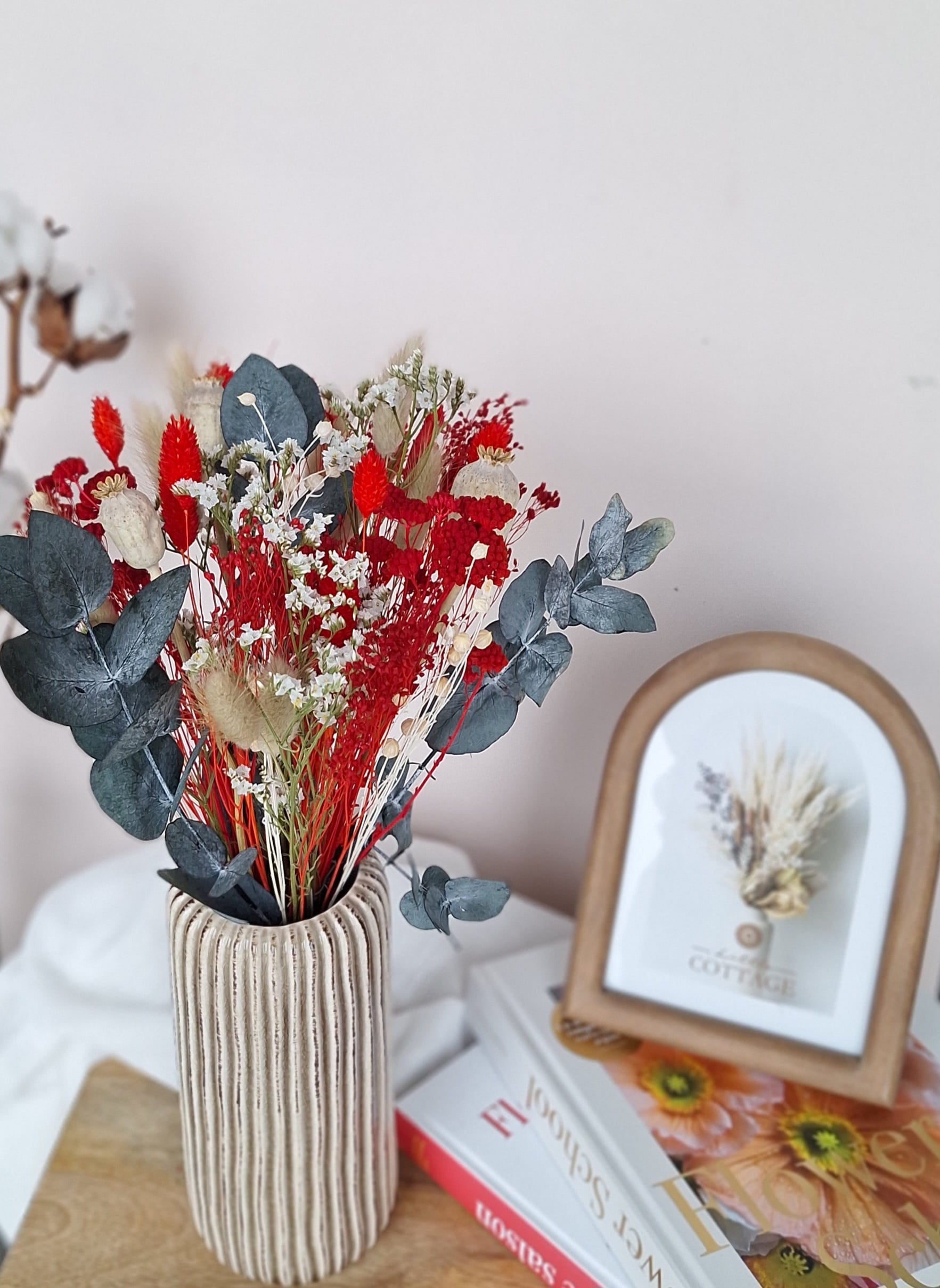 Bouquet fleurs séchées  champêtre rouge et blanc avec eucalyptus - idée cadeau saint valentin- livraison France - Maison Marceline