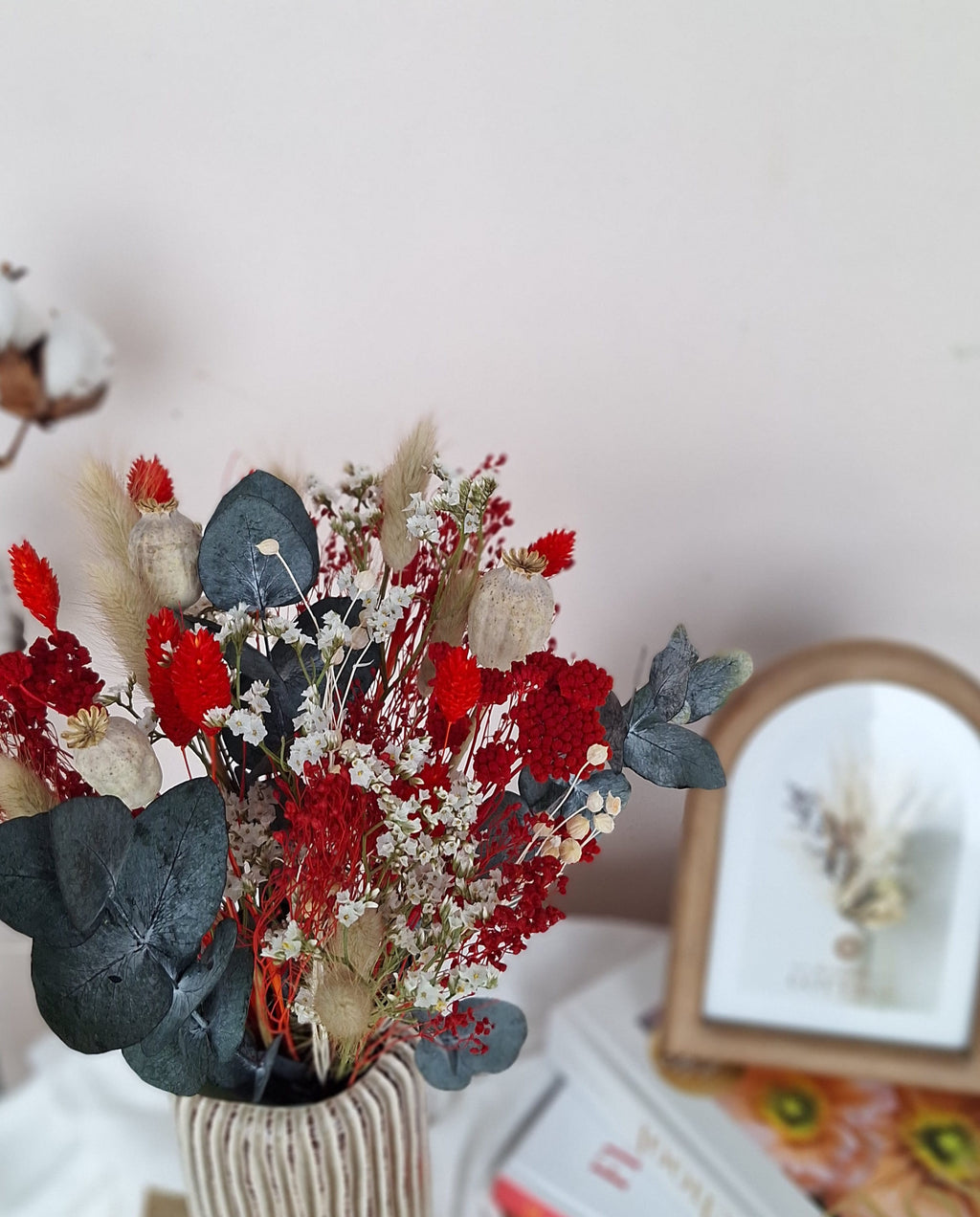 Bouquet fleurs séchées  champêtre rouge et blanc avec eucalyptus - idée cadeau saint valentin- livraison France - Maison Marceline
