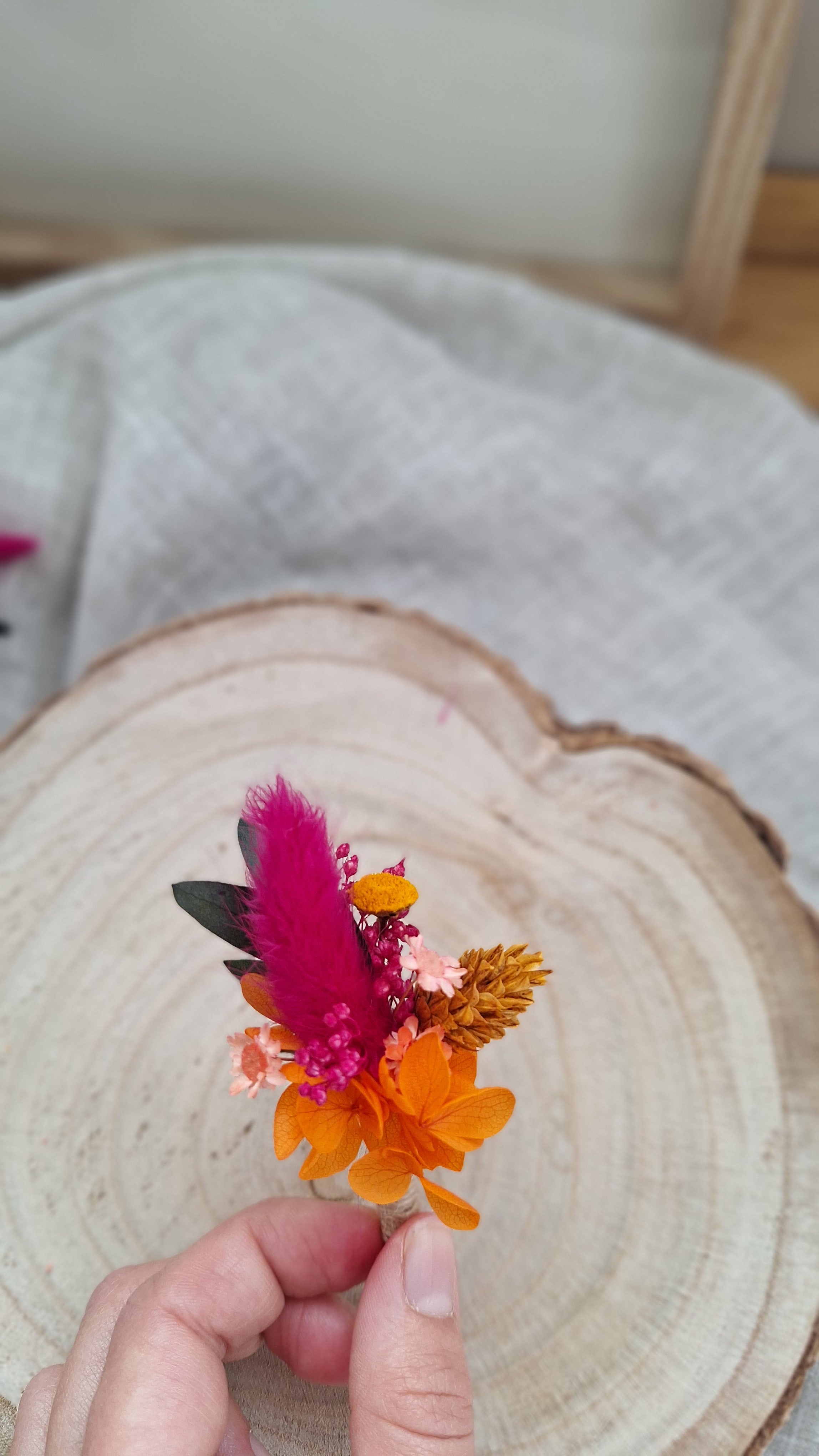 Boutonnière colorée en fleurs séchées durable - Fleuriste Eure et Loir, fleuriste orne, Fleuriste le perche, Fleuriste Bretoncelles