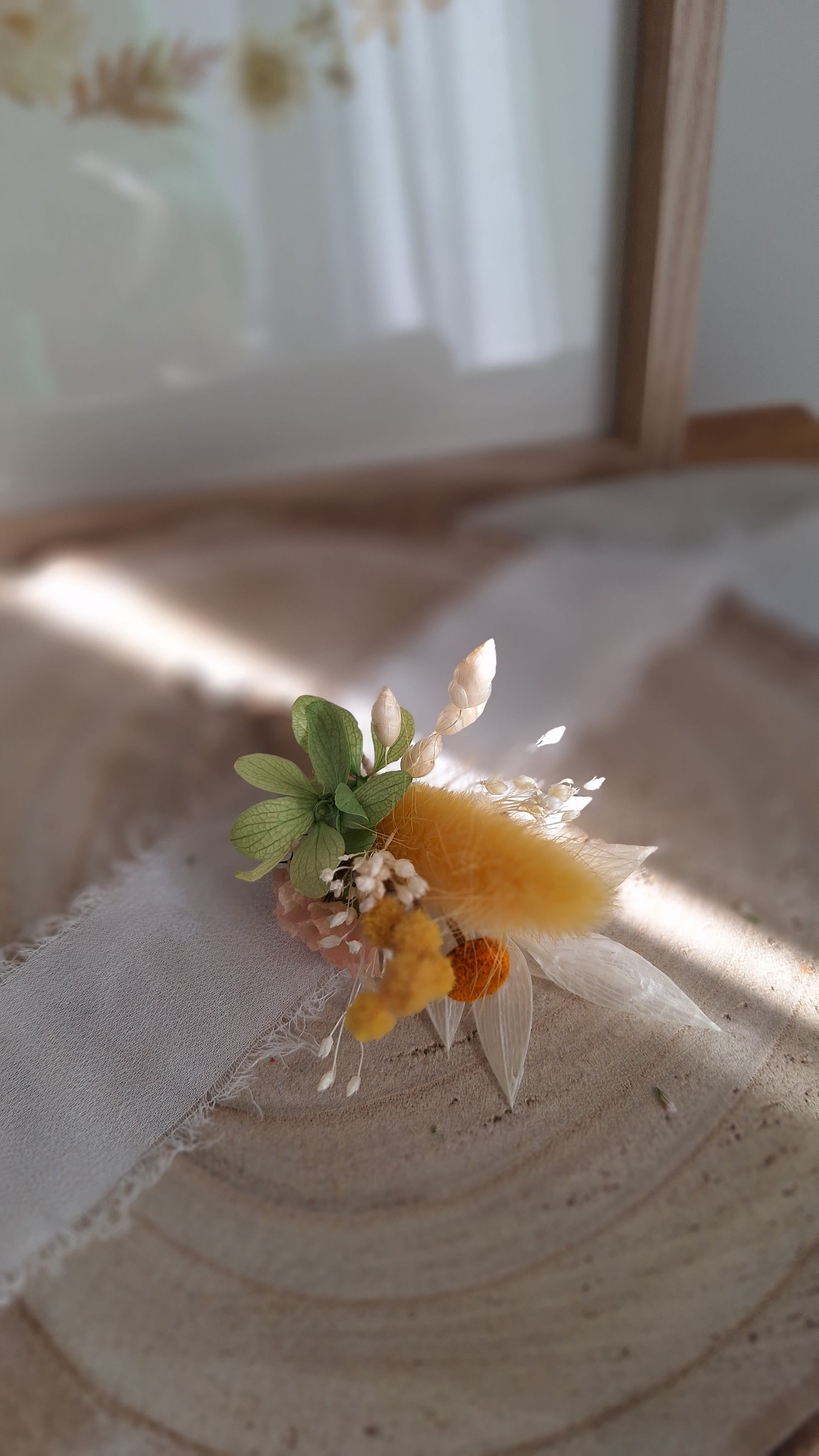 Boutonnière en fleurs séchées printemps- Fleuriste Eure et Loir - Fleuriste Bretoncelles - Fleuriste Le Perche - Livraison France