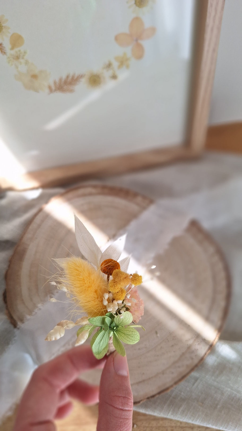 Boutonnière en fleurs séchées printemps- Fleuriste Eure et Loir - Fleuriste Bretoncelles - Fleuriste Le Perche - Livraison France