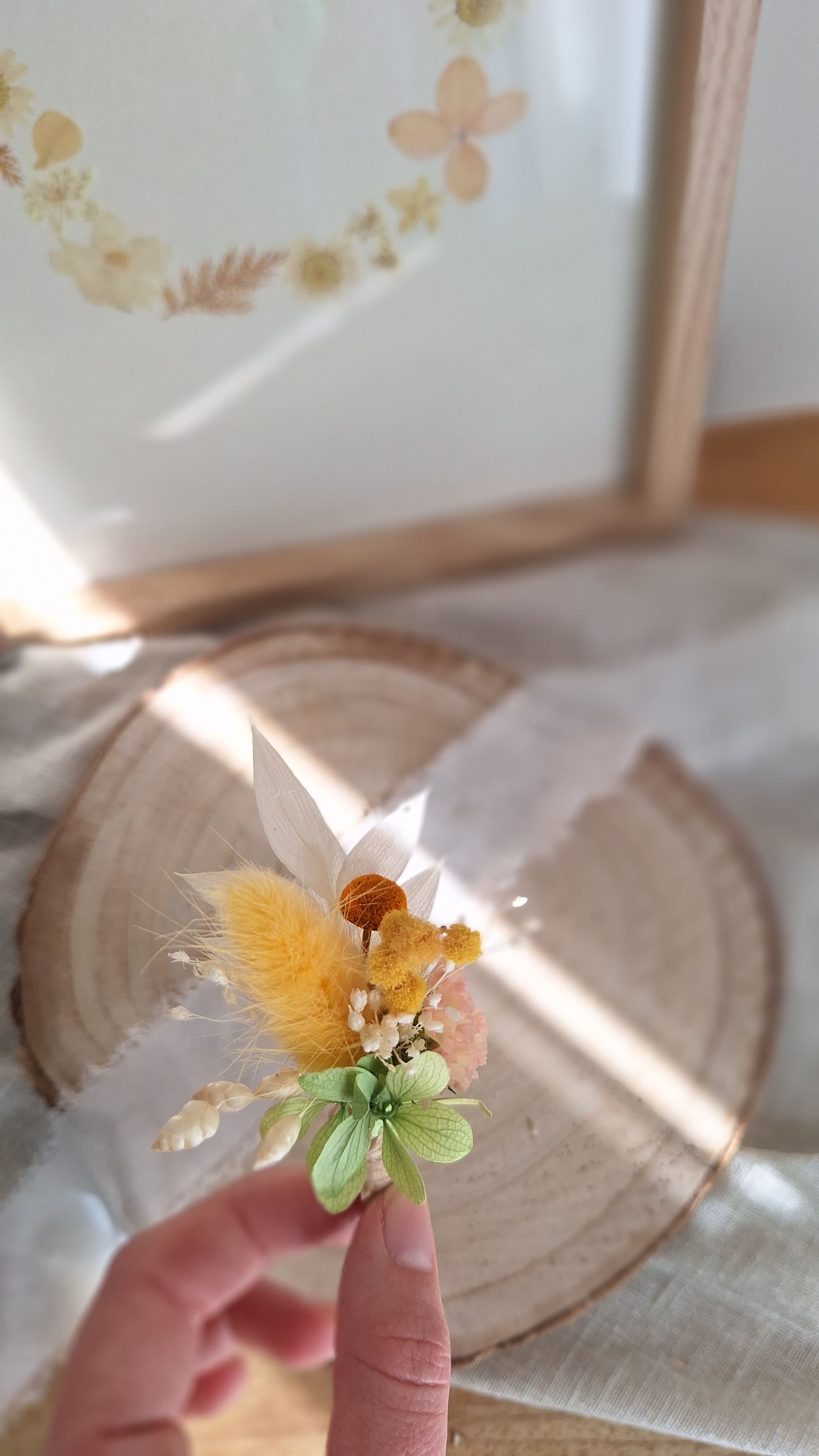 Boutonnière en fleurs séchées printemps- Fleuriste Eure et Loir - Fleuriste Bretoncelles - Fleuriste Le Perche - Livraison France