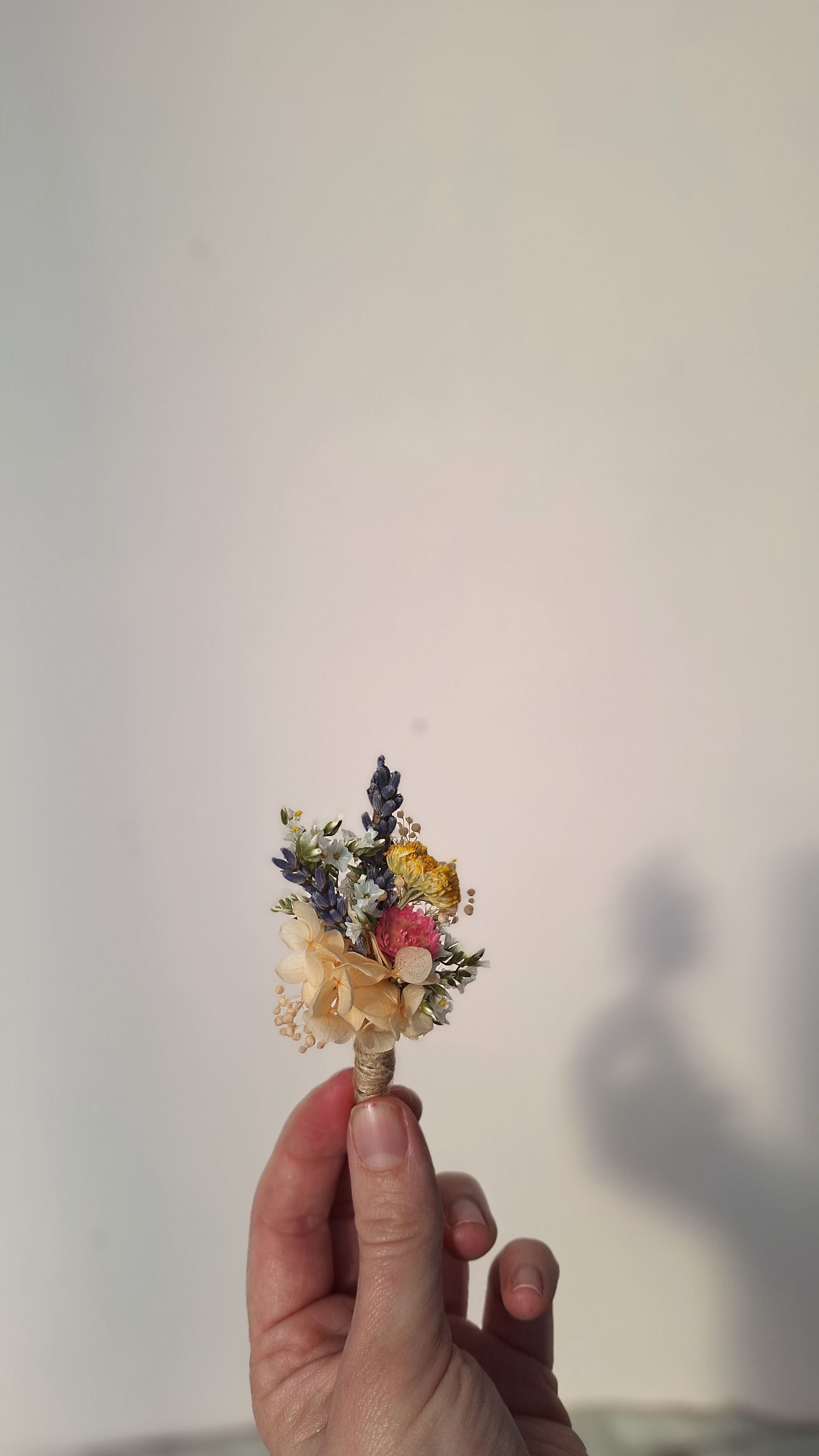Boutonnière printemps en fleurs séchées - mariage 