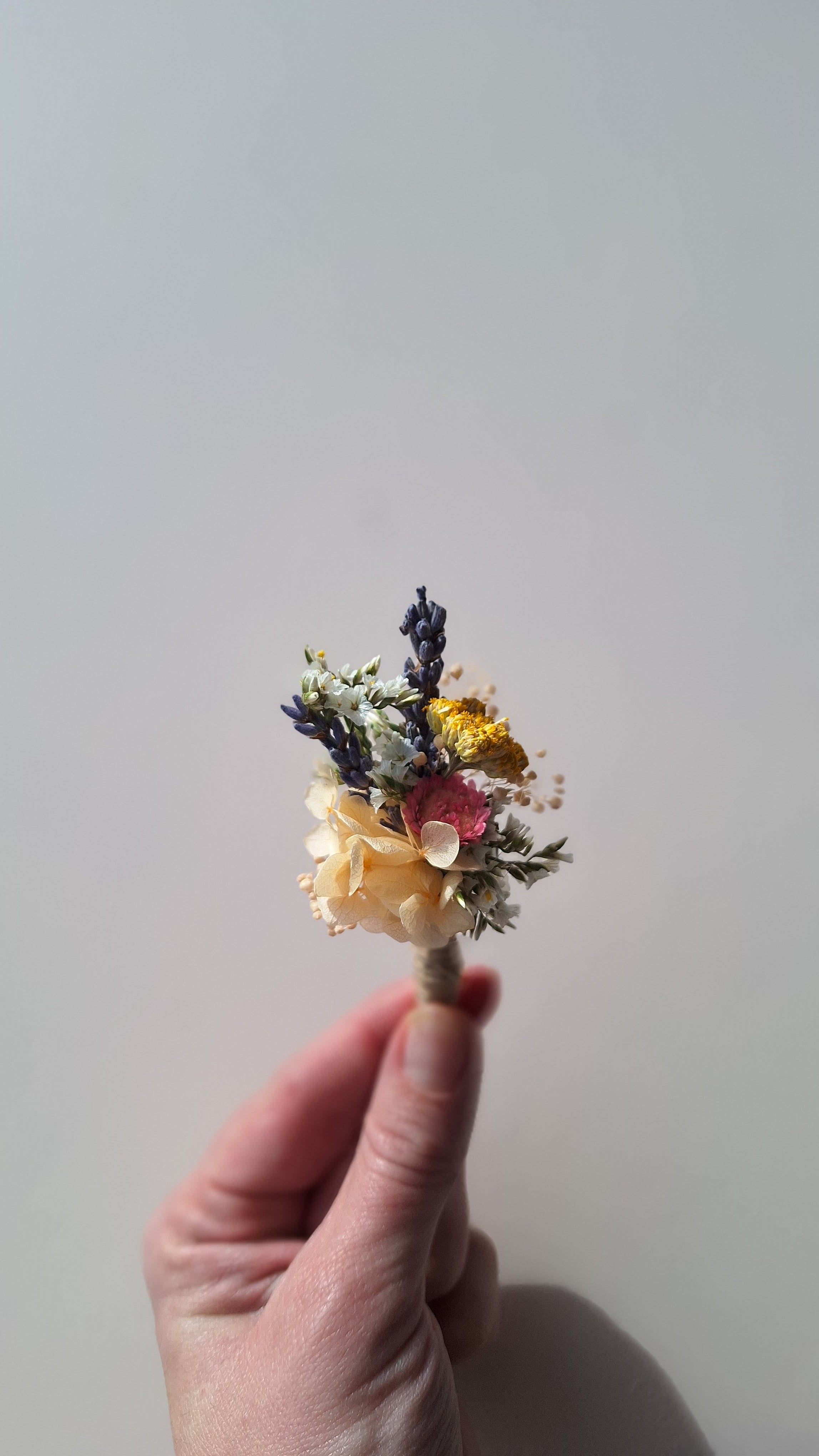 Boutonnière printemps en fleurs séchées - mariage 