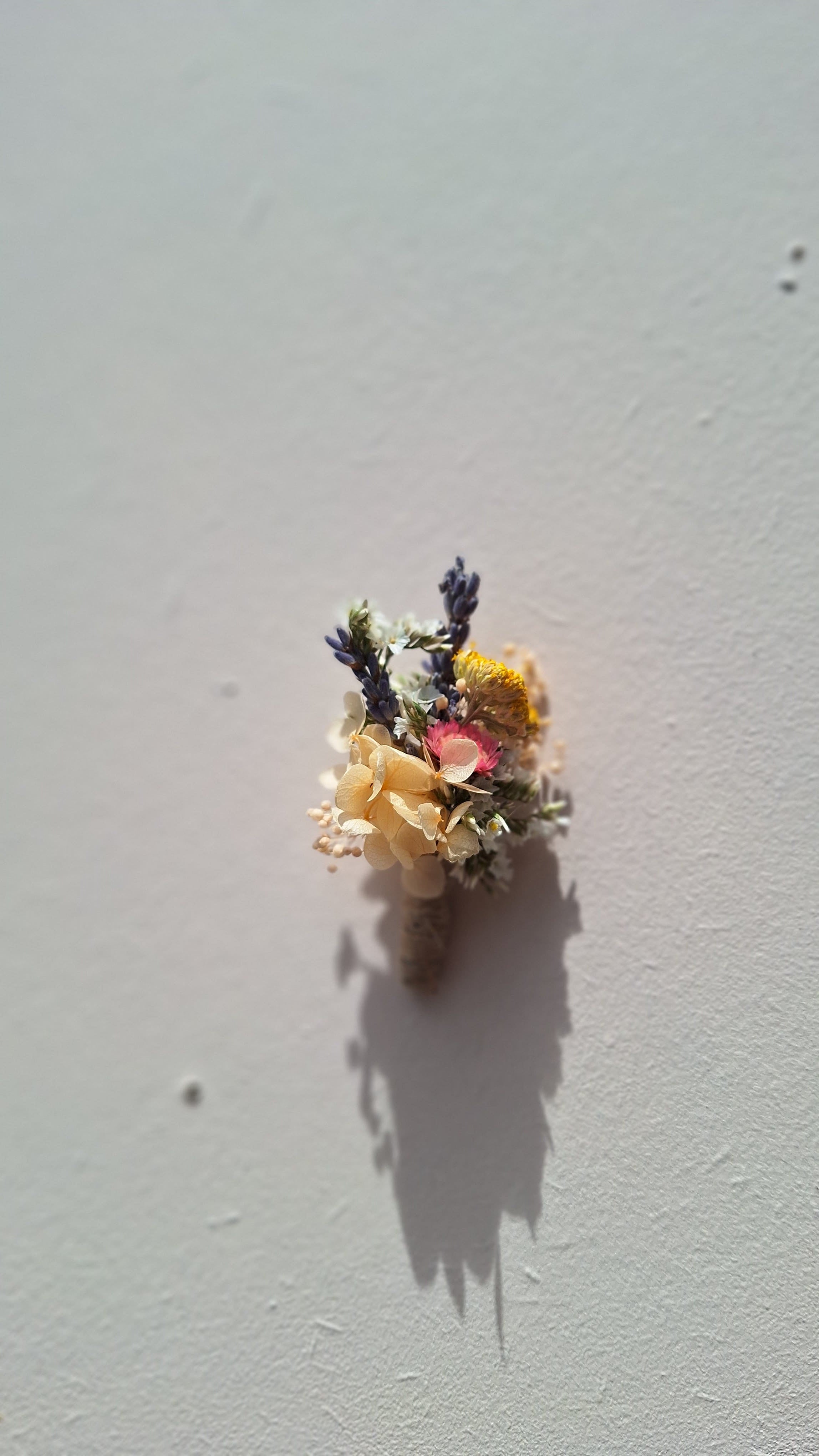 Boutonnière printemps en fleurs séchées - mariage 
