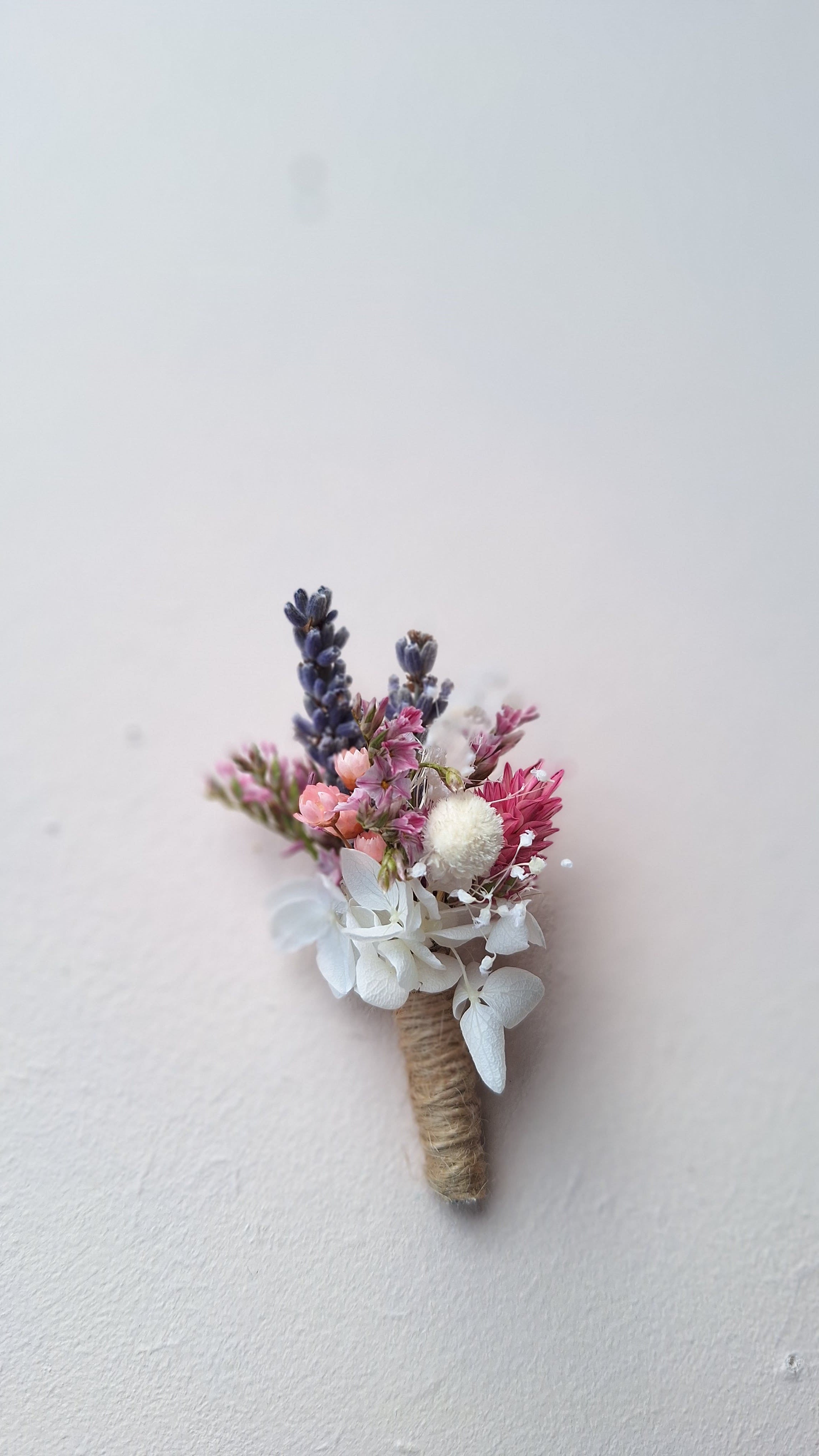 Boutonnière rose et  blanc et lavande en fleurs séchées - mariage 