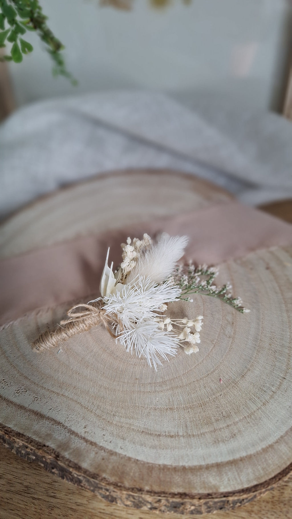 Boutonnière blanche champêtre fleurs séchées durable - Fleuriste Eure et Loir, fleuriste orne, Fleuriste le perche, Fleuriste Bretoncelles