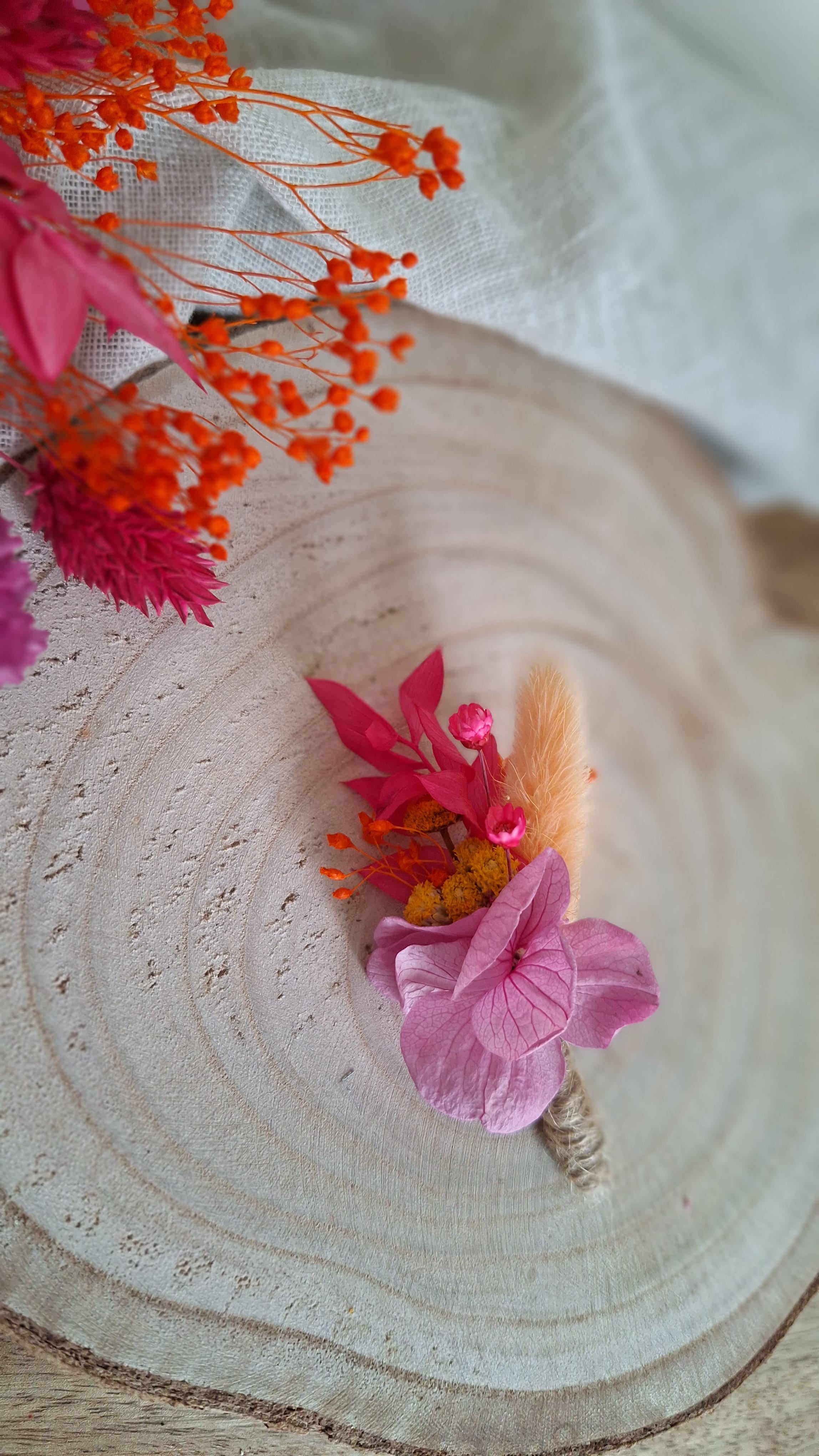 Boutonnière colorée en fleurs séchées durable - Fleuriste Eure et Loir, fleuriste orne, Fleuriste le perche, Fleuriste Bretoncelles