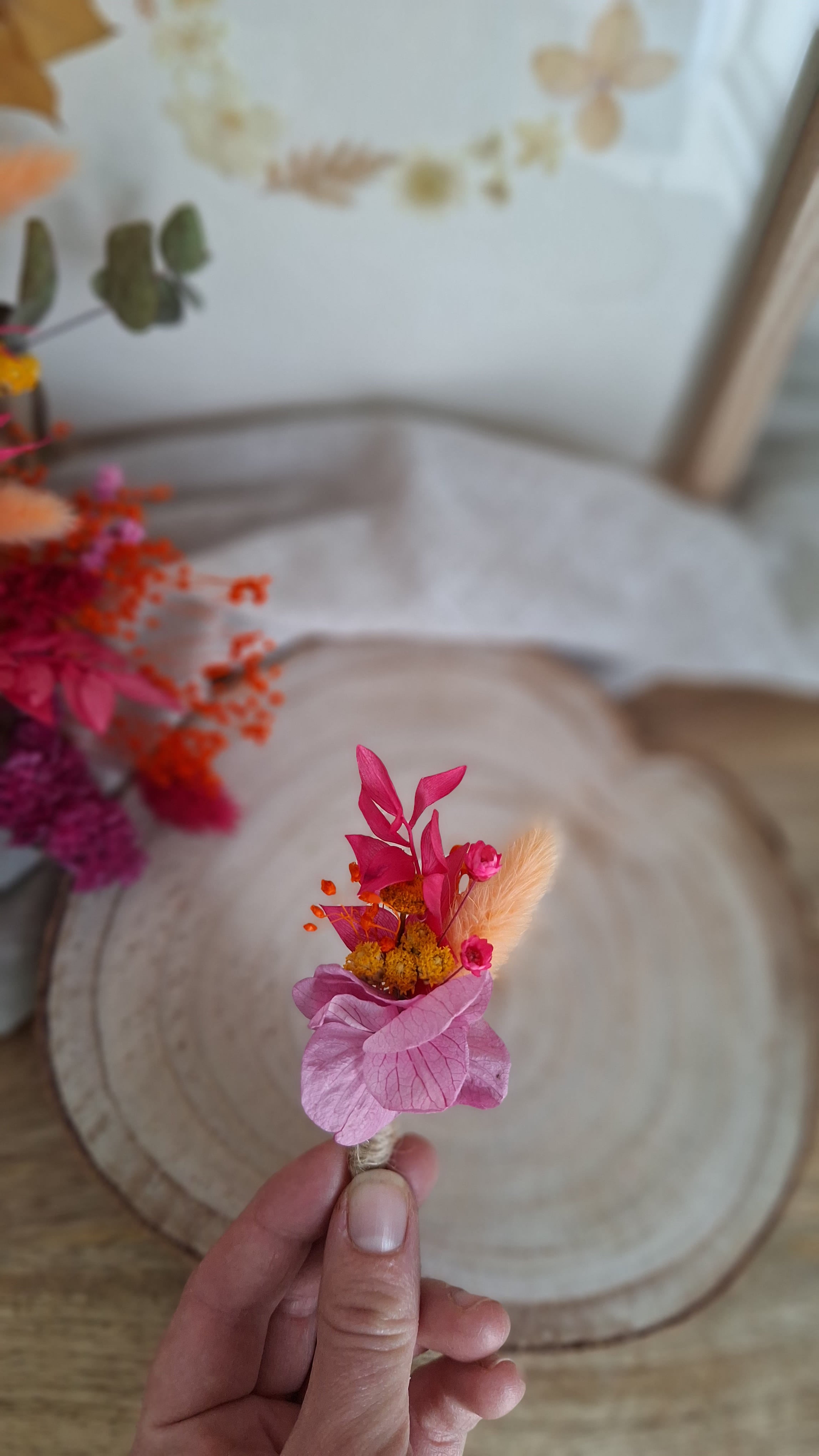 Boutonnière colorée en fleurs séchées durable - Fleuriste Eure et Loir, fleuriste orne, Fleuriste le perche, Fleuriste Bretoncelles