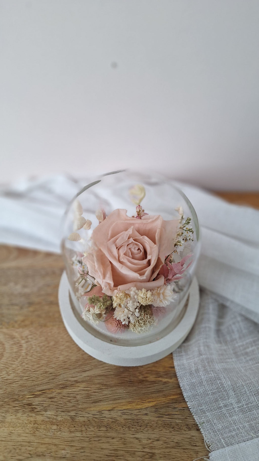 Cloche en fleurs séchées et rose stabilisée - idée cadeau Saint Valentin - livraison en France