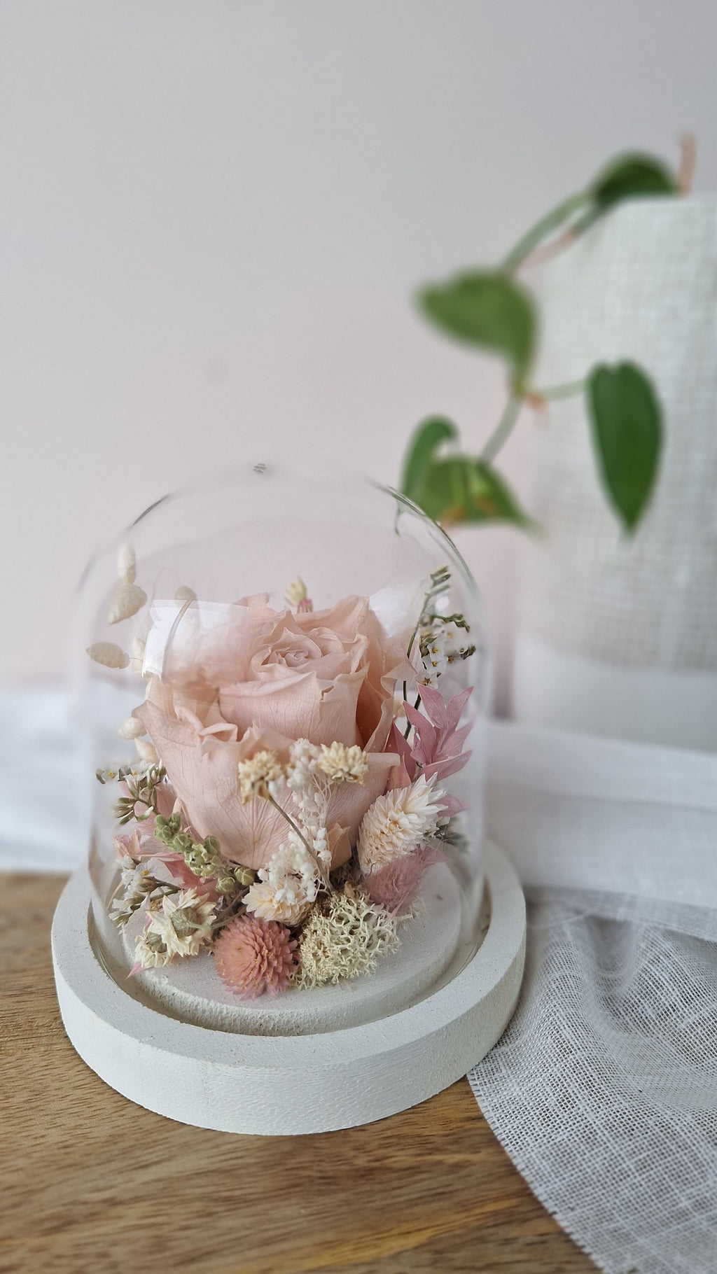 Cloche en fleurs séchées et rose stabilisée - idée cadeau Saint Valentin - livraison en France
