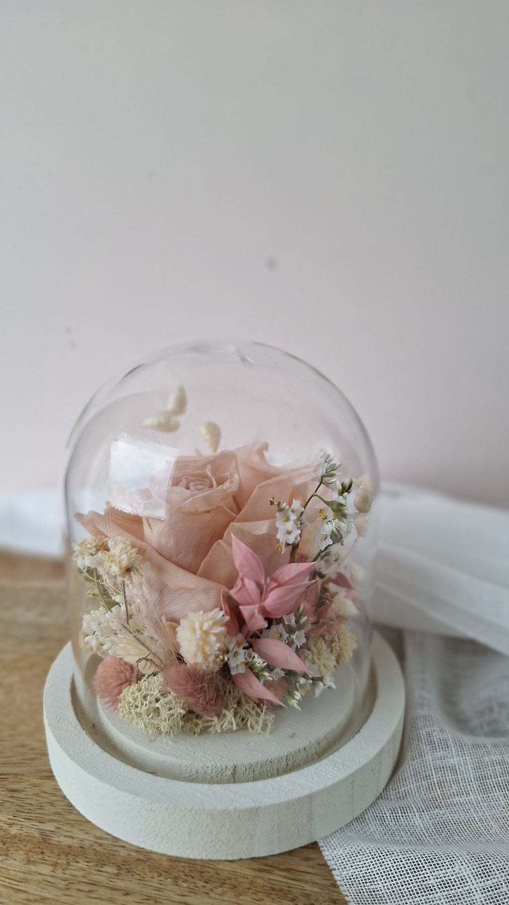 Cloche en fleurs séchées et rose stabilisée - idée cadeau Saint Valentin - livraison en France
