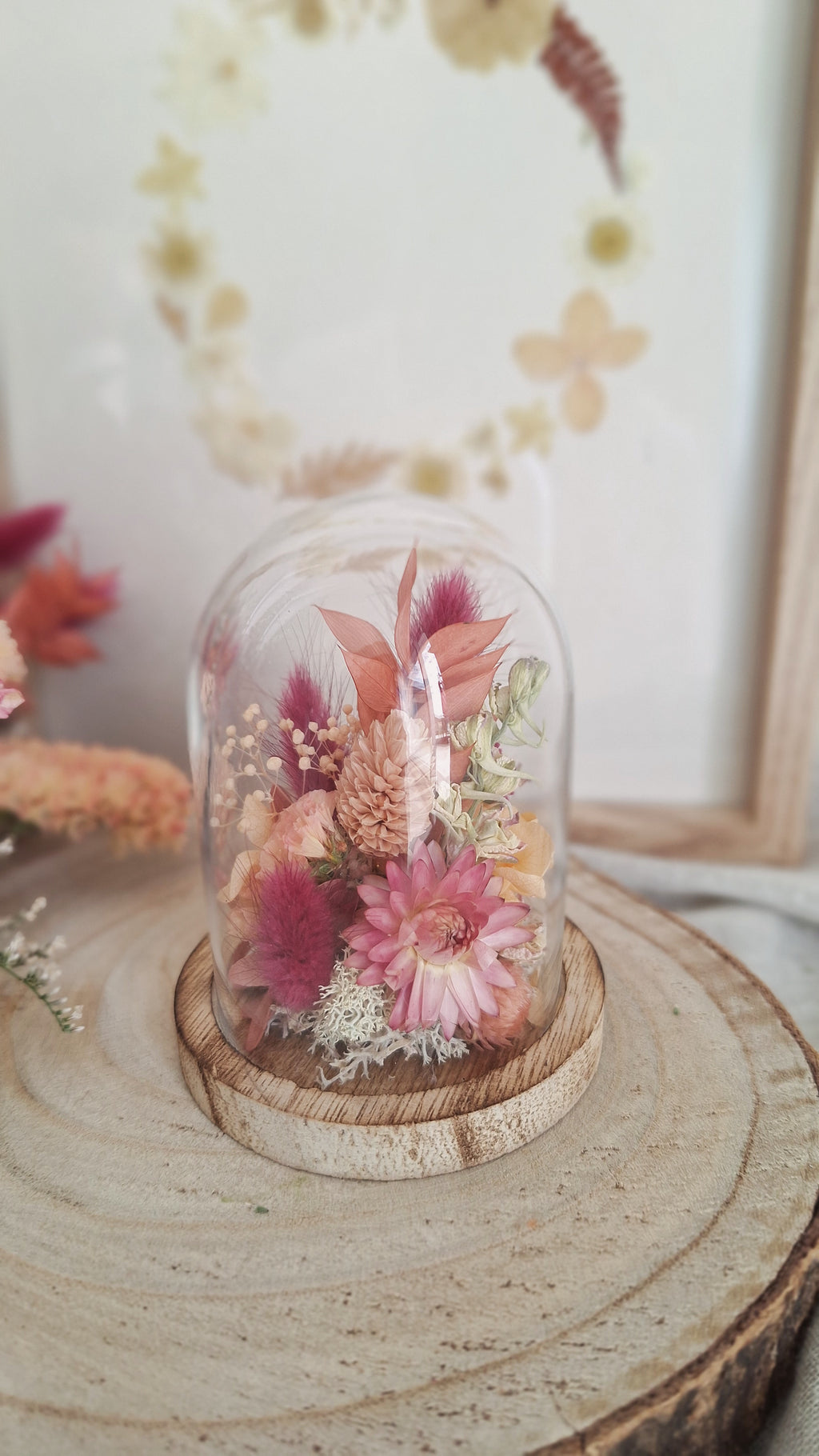 Cloche en fleurs séchées vieux rose et pêche - Maison Marceline fleuriste fontaine simon - idée cadeau fêtes des mères pas cher - livraison france