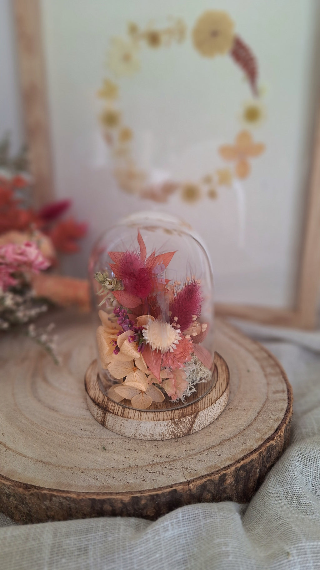 Cloche en fleurs séchées vieux rose et pêche - Maison Marceline fleuriste idée cadeau pas cher fête des mère - livraison france - la loupe