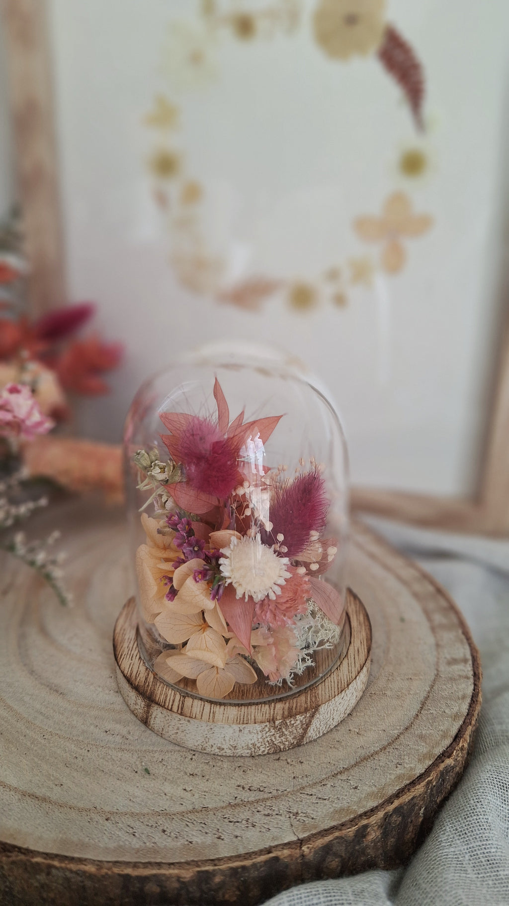 Cloche en fleurs séchées vieux rose et pêche - Maison Marceline fleuriste nogent le rotrou - idée cadeau pas cher fête des mères