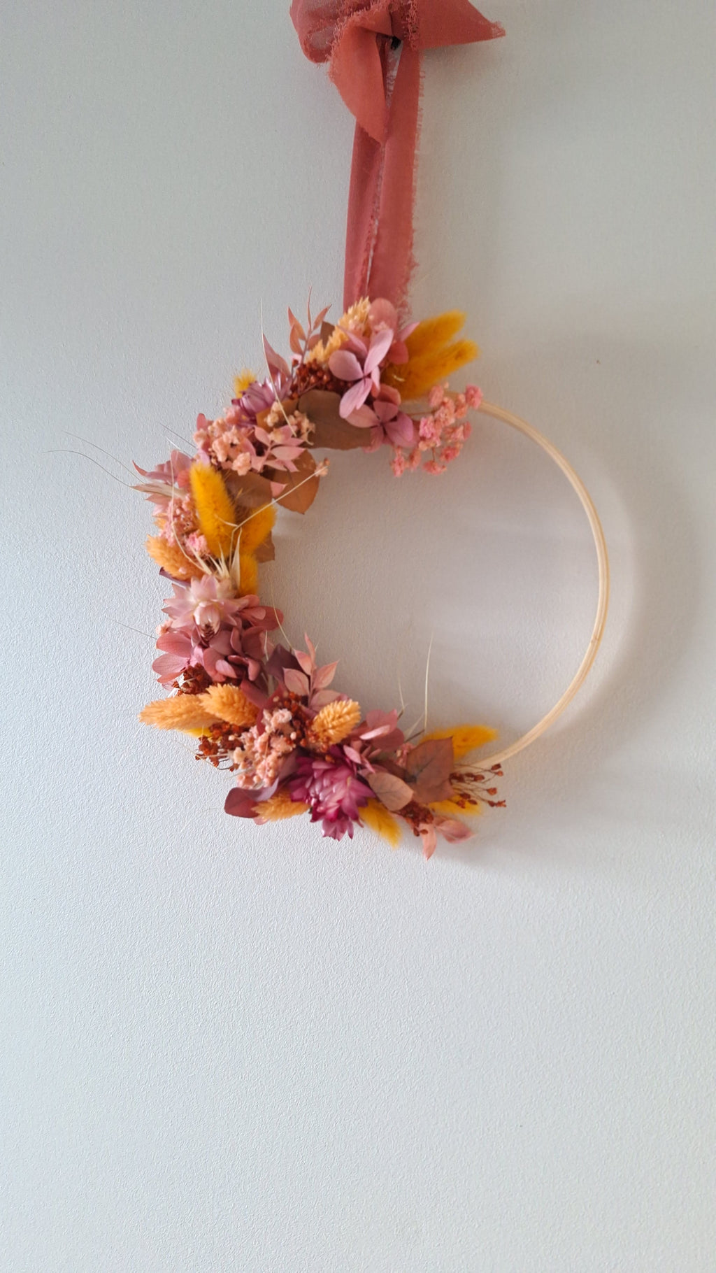 demie couronne en fleurs séchées  de rose ocre et pêche - livraison en france