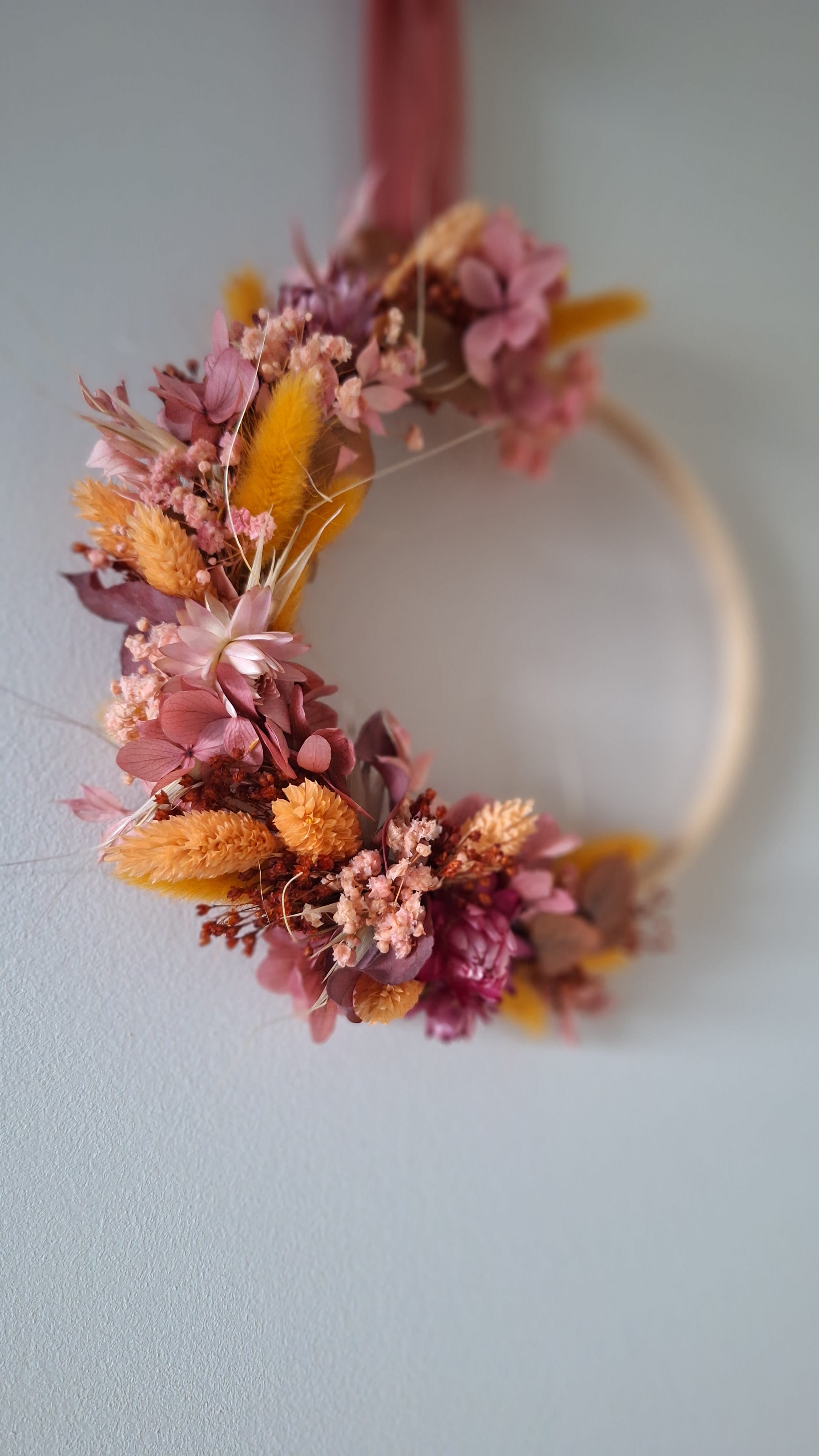 demie couronne en fleurs séchées  de rose ocre et pêche - livraison en france