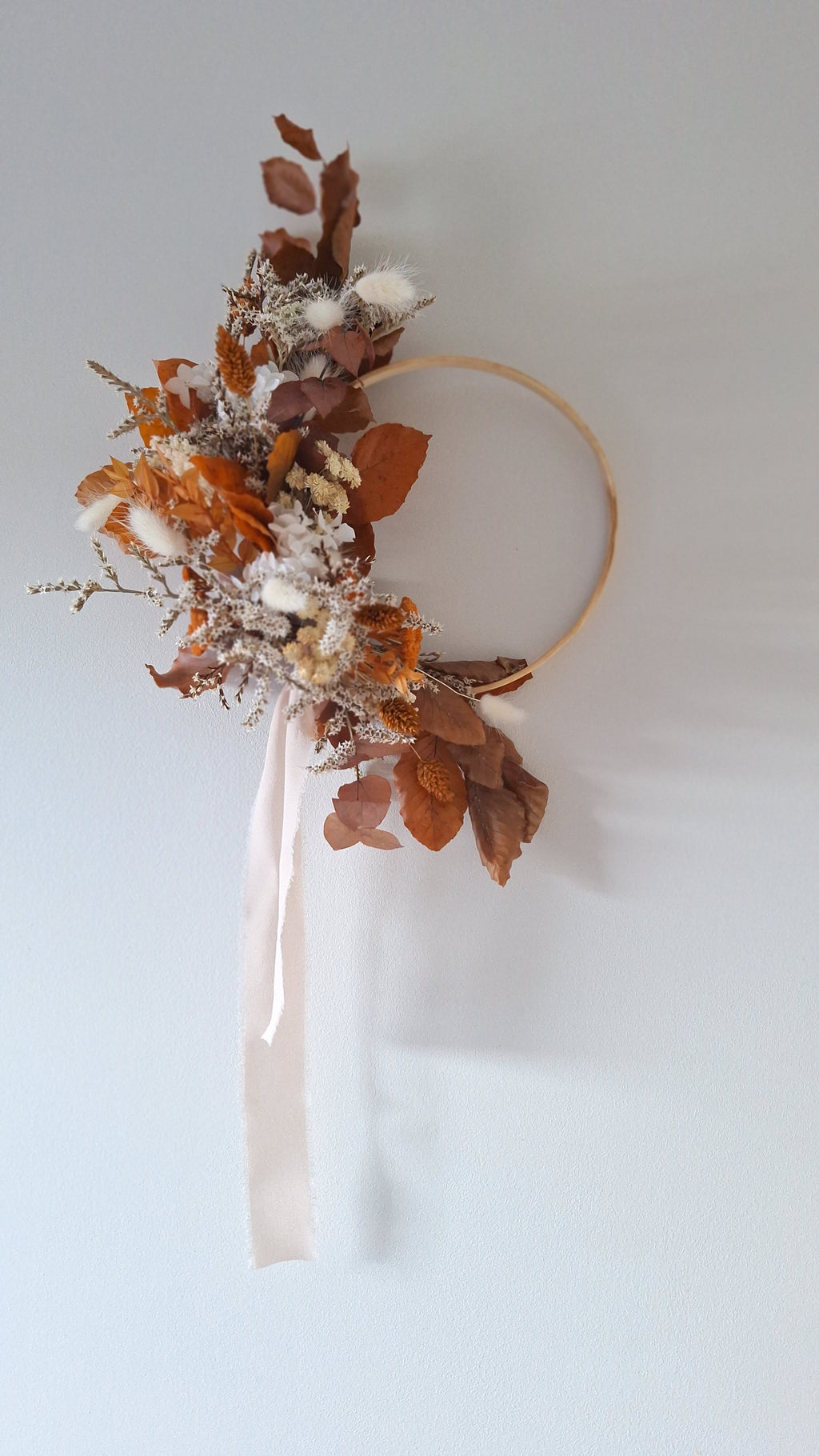 Couronne fleurs séchées sauvage terracotta blanc et beige- livraison en france fleurs séchées