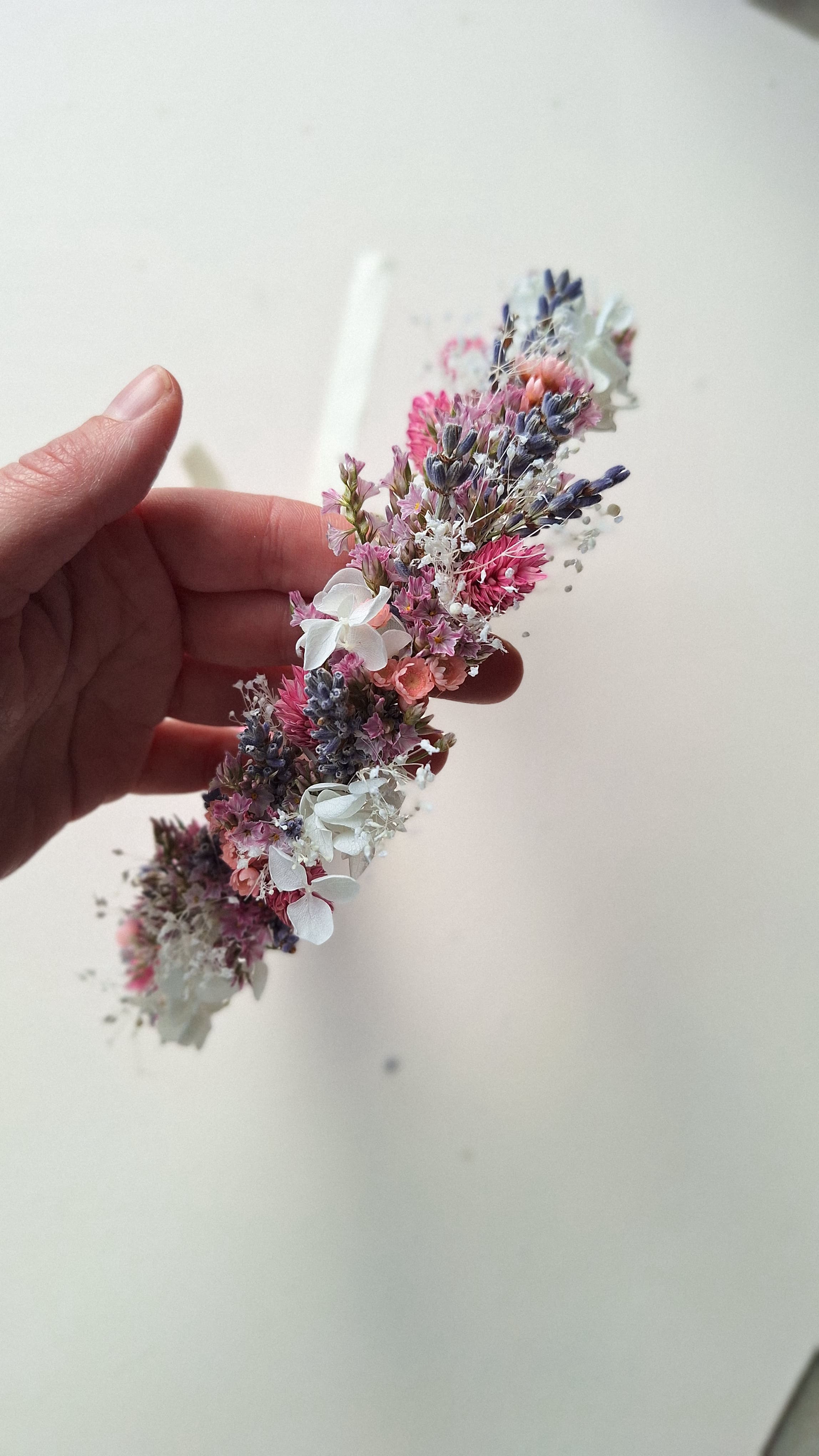 Couronne de tête en fleurs séchées blanc rose et bleu - mariage 