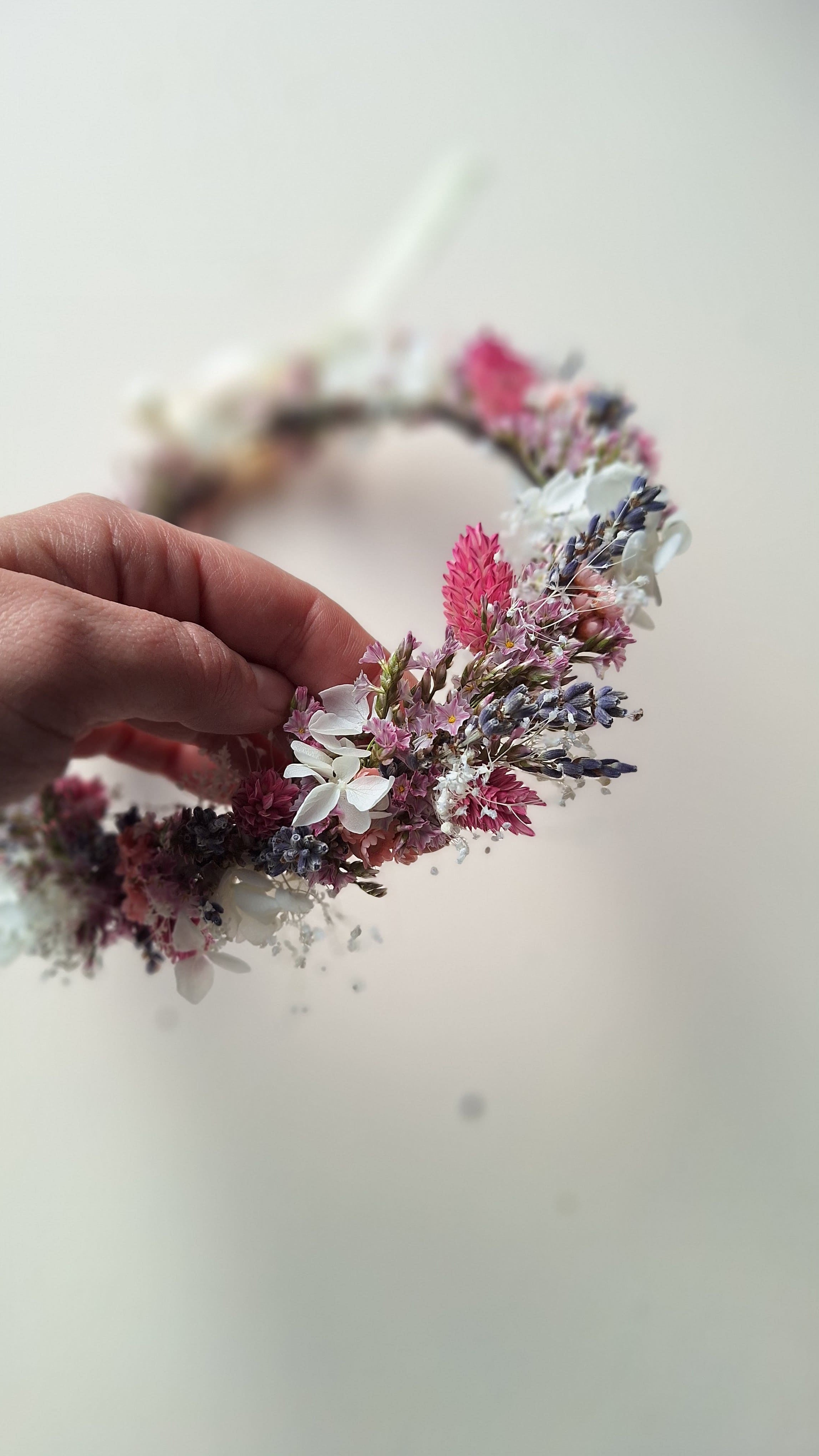 Couronne de tête en fleurs séchées blanc rose et bleu - mariage 