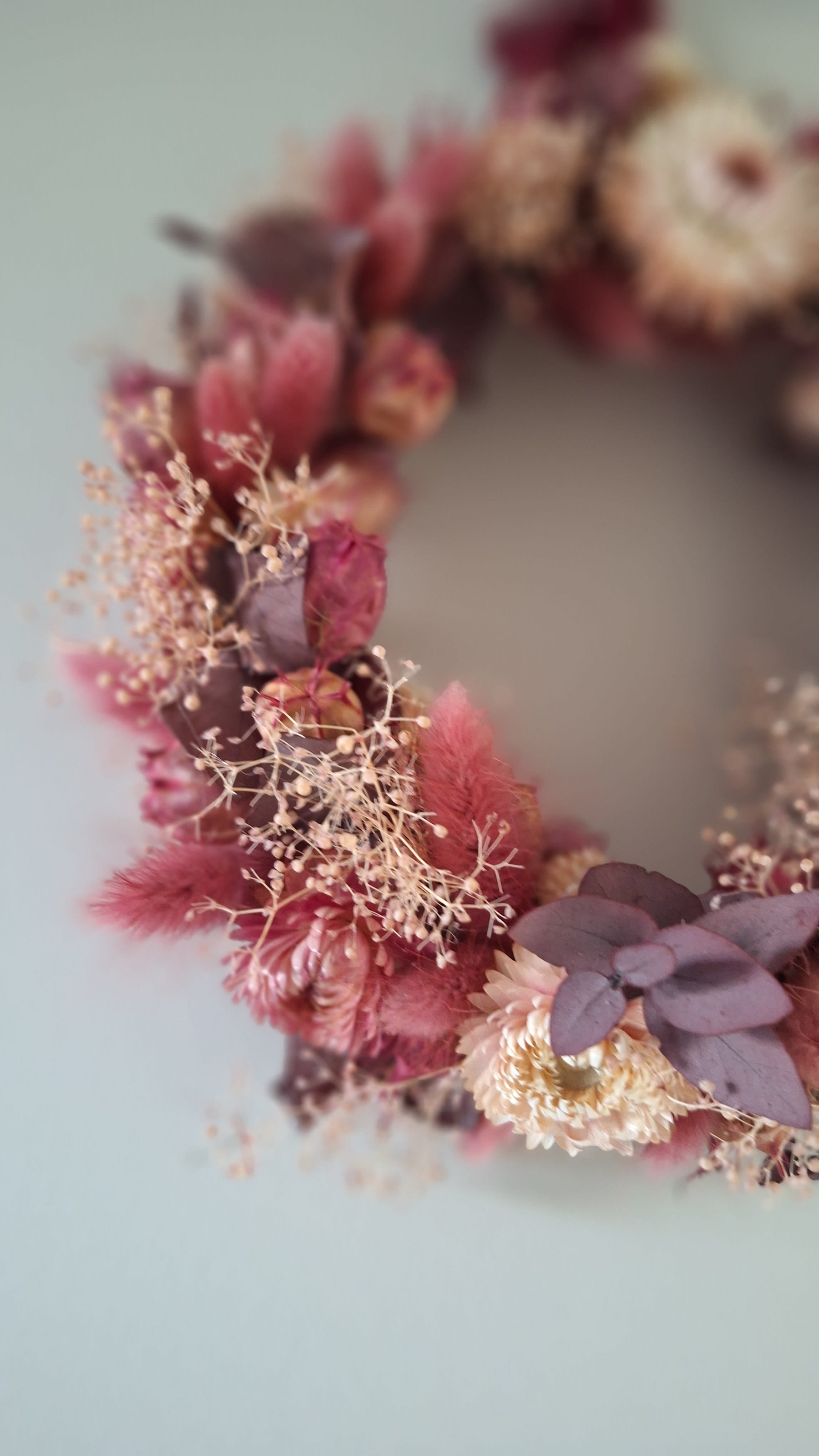 Couronne de fleurs séchées et stabilisées rose et violine - livraison en france