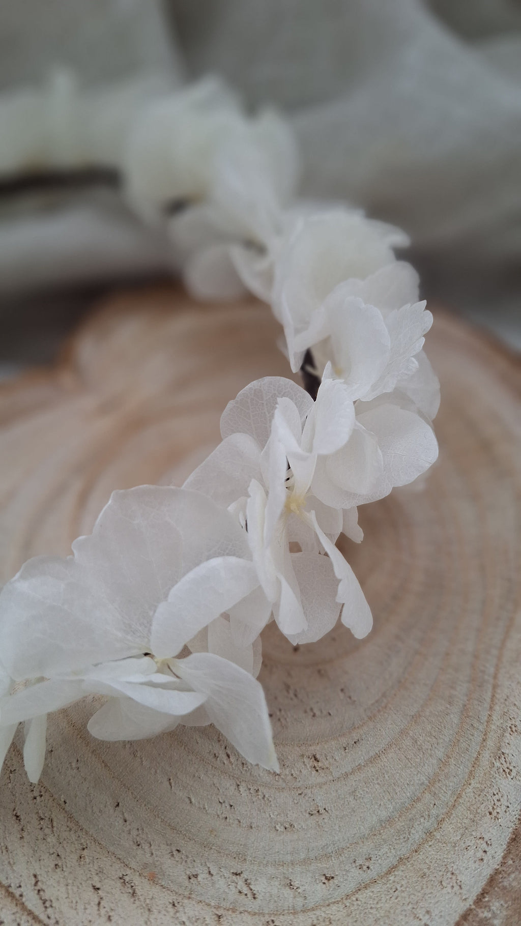 Couronne d'hortensia stabilisé blanc - livraison rance- fleuriste normandie - fleuriste mariage eure et loire - fleuriste le perche - fleurs stabilisées mariage