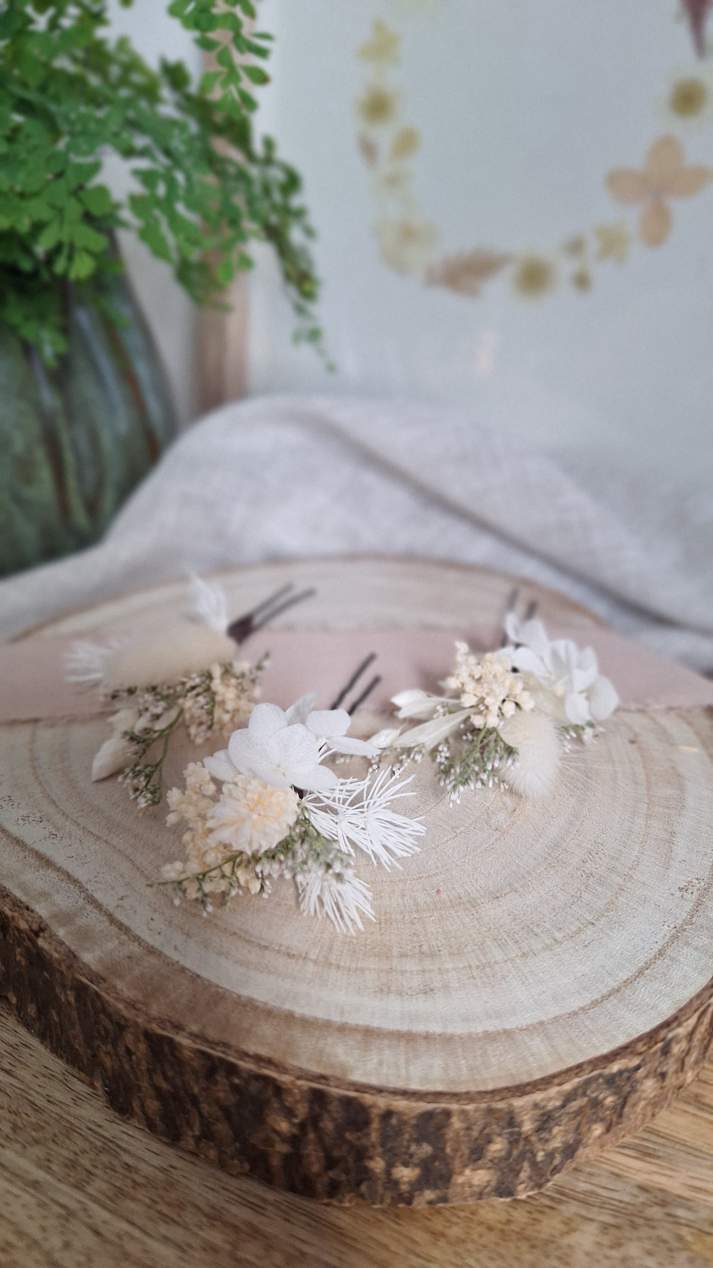 Epingle à chignon fleurie blanc hortensia stabilisé durable - Fleuriste Eure et Loir, fleuriste orne, Fleuriste le perche, Fleuriste Bretoncelles