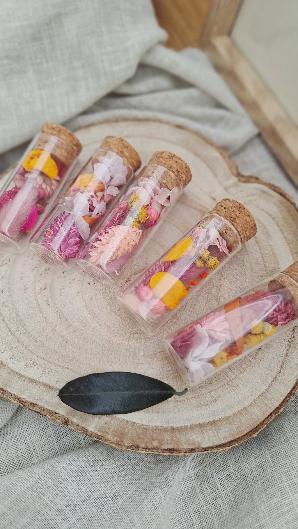 Idée cadeau invité mariage - baptême - anniversaire - fioles en fleurs séchées - marque place- livraison france