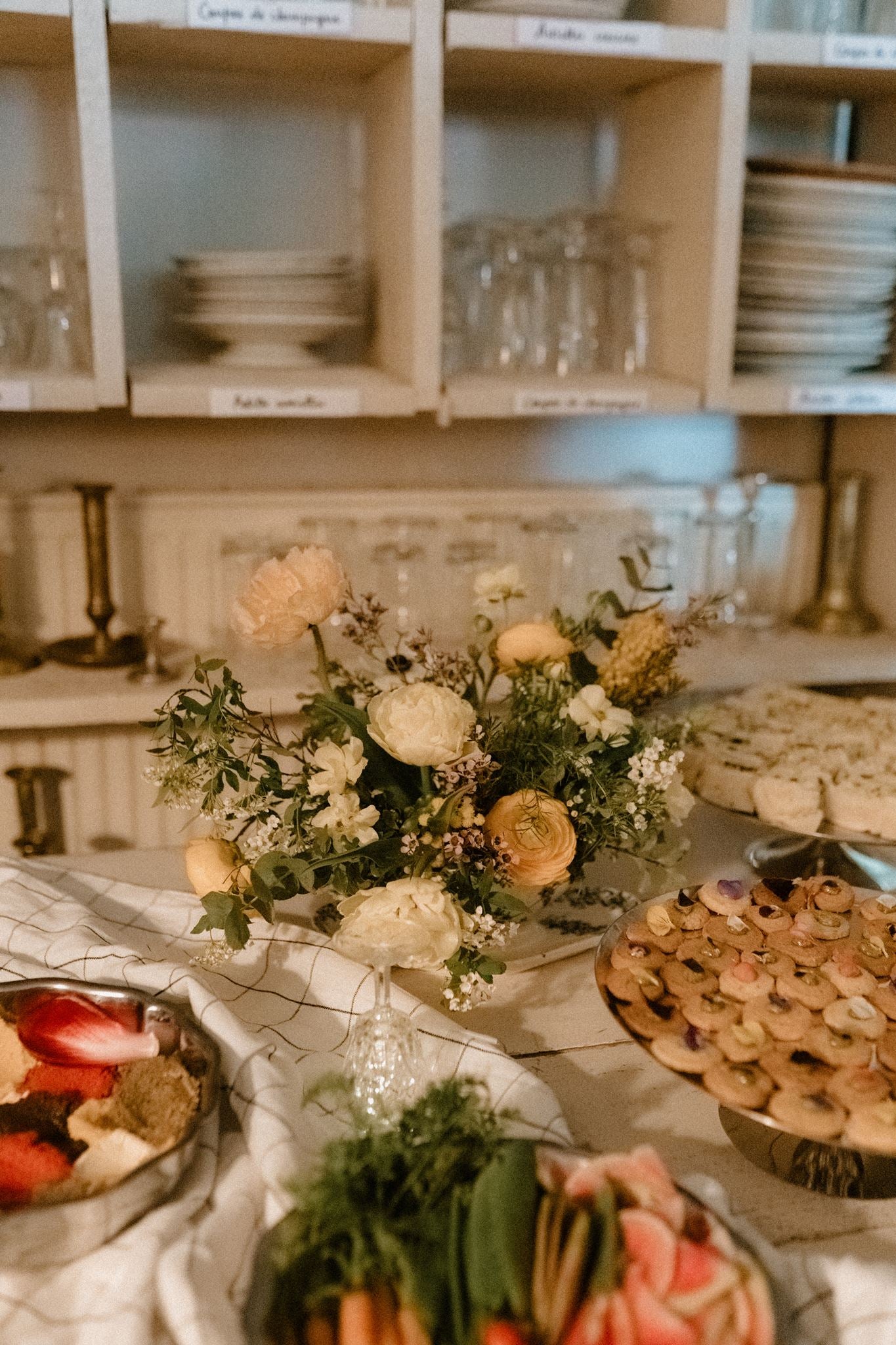 Traiteur - chef Juliette Meyer - fleurs buffet Mariage Printanier - fleurs francaises - Maison Marceline fleuriste bellême - nogent le rotrou - la loupe - la croix du perche - rémalard- Mortagne au perche - Domaine de Ronsard