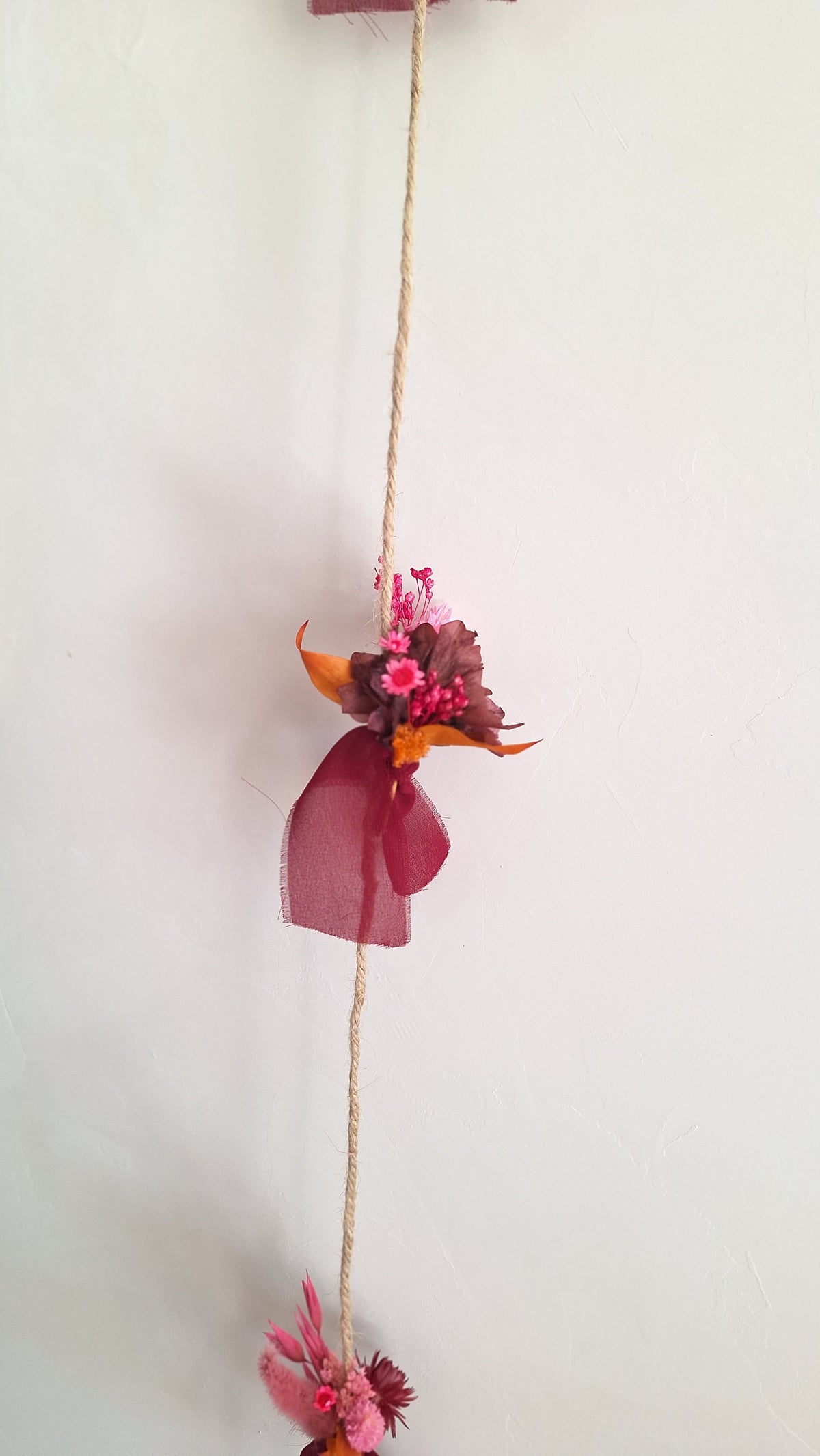 Guirlande en fleurs séchées - Maison Marceline fleuriste - décoration florale durable intérieure