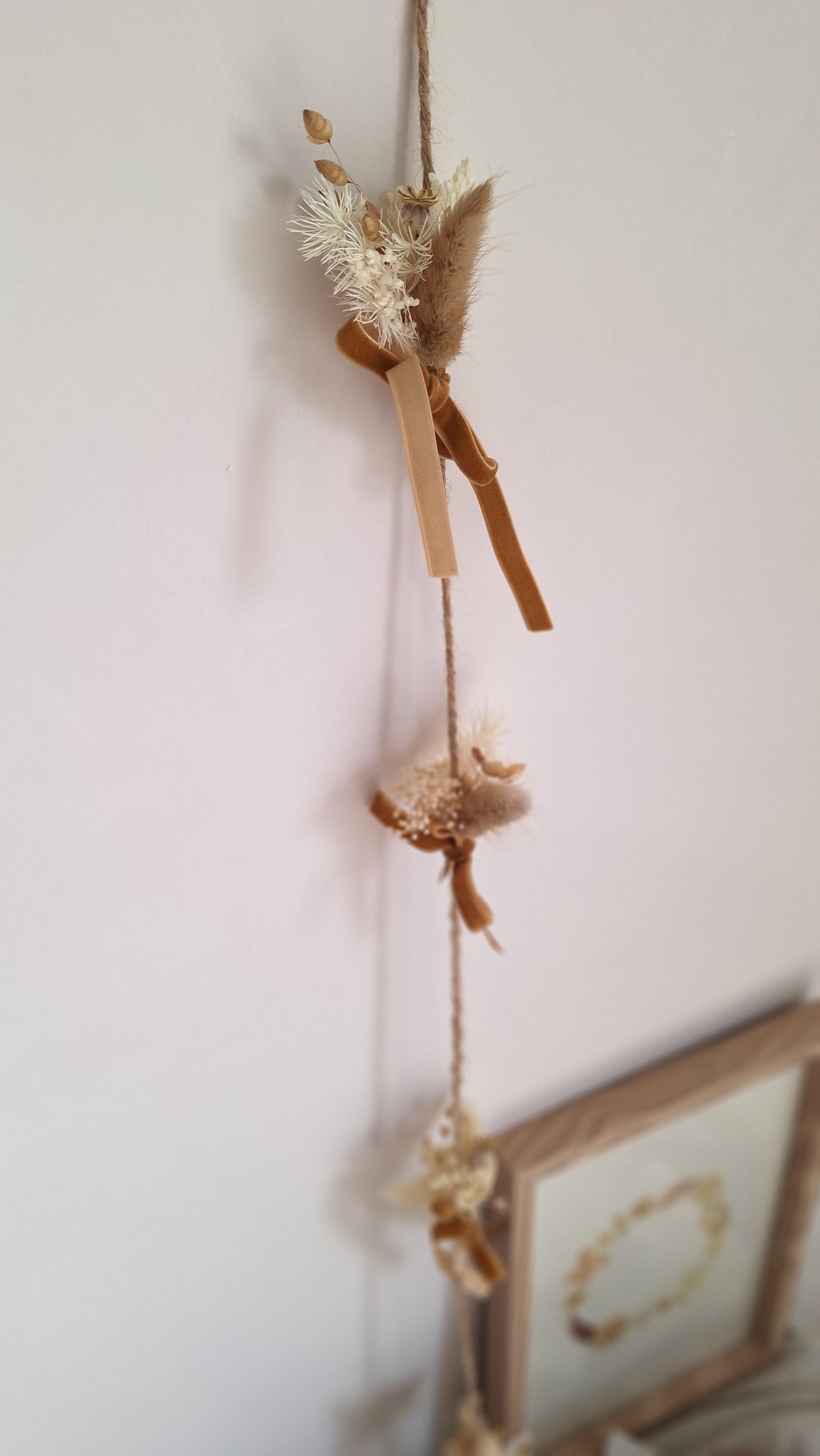 Guirlande en fleurs séchées - Maison Marceline fleuriste idée cadeau fête de Noël - livraison france - fleuriste la loupe