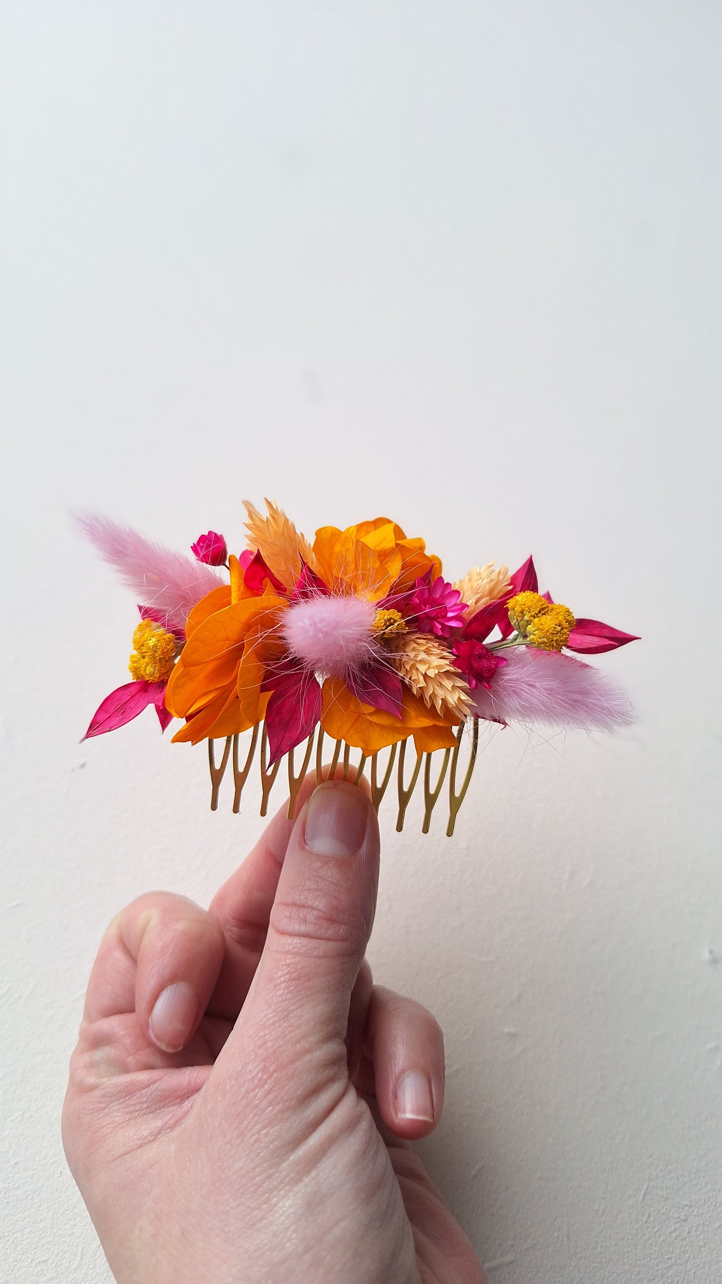 Peigne en fleurs séchées coloré - Mariage 