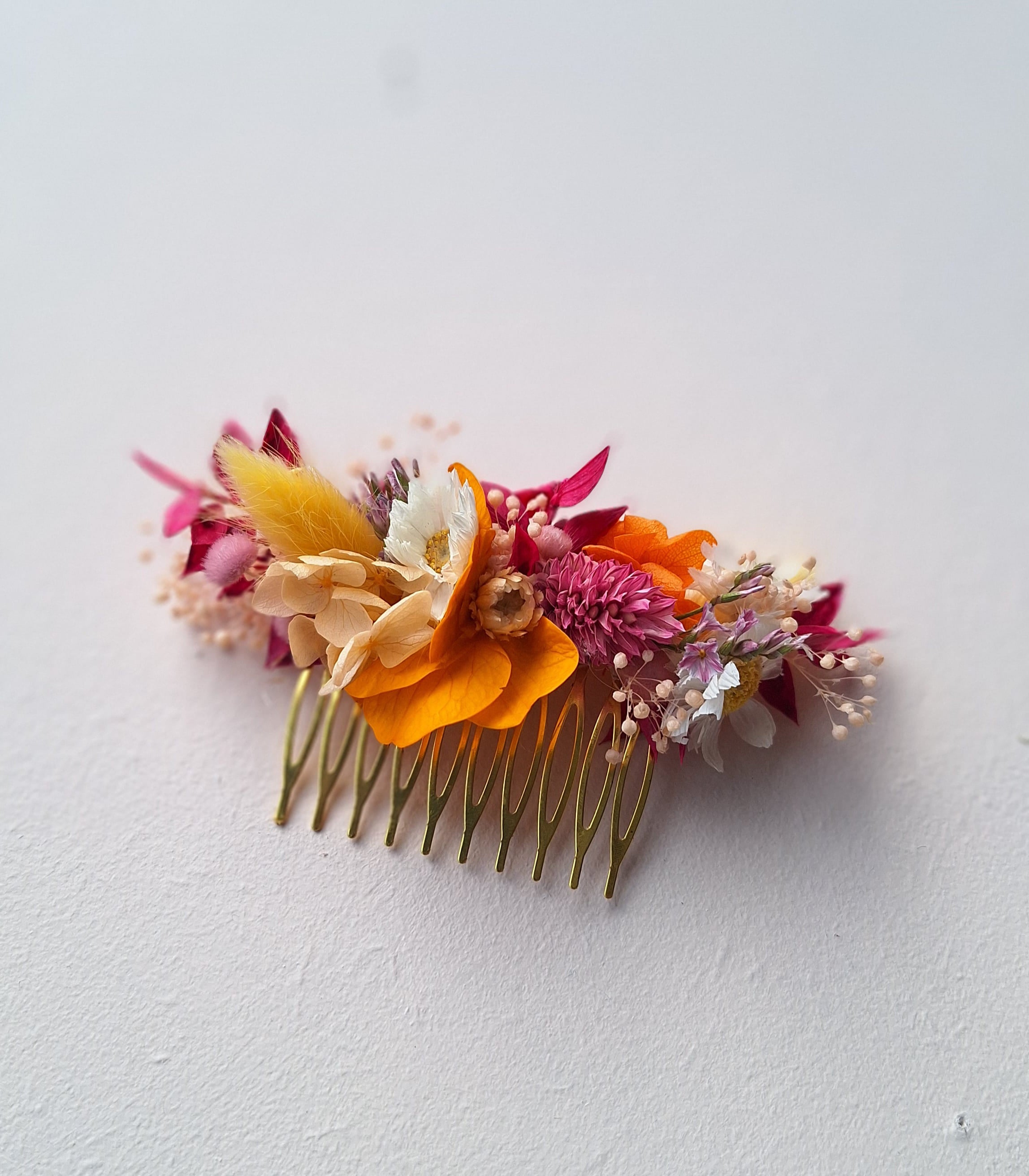 Peigne en fleurs séchées coloré rose orange jaune - mariage