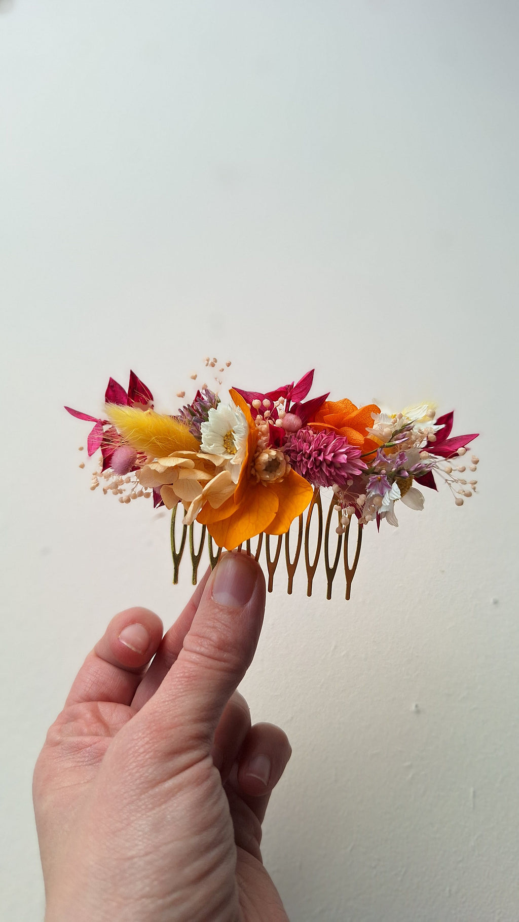 Peigne en fleurs séchées coloré rose orange jaune - mariage