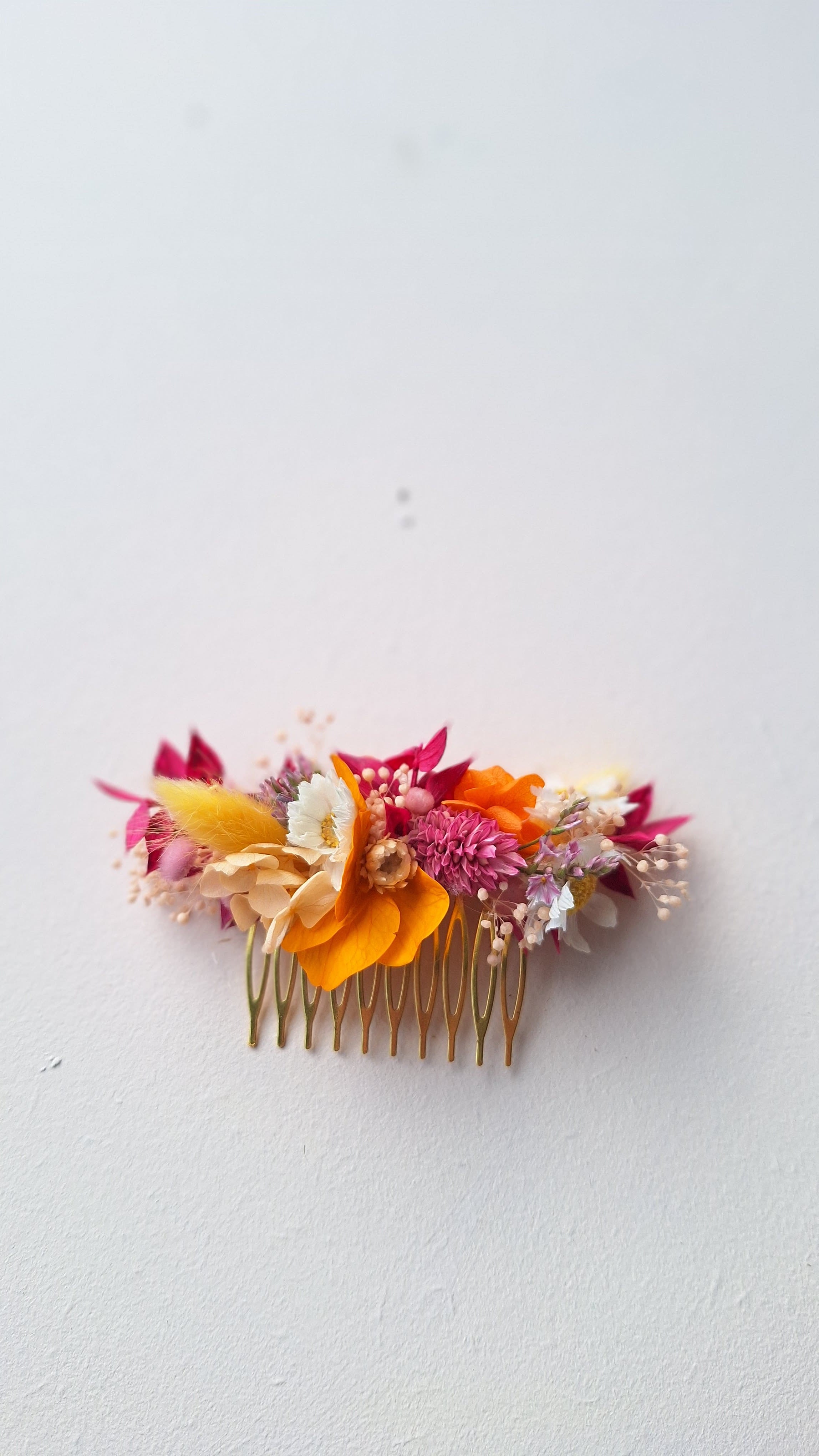 Peigne en fleurs séchées coloré rose orange jaune - mariage