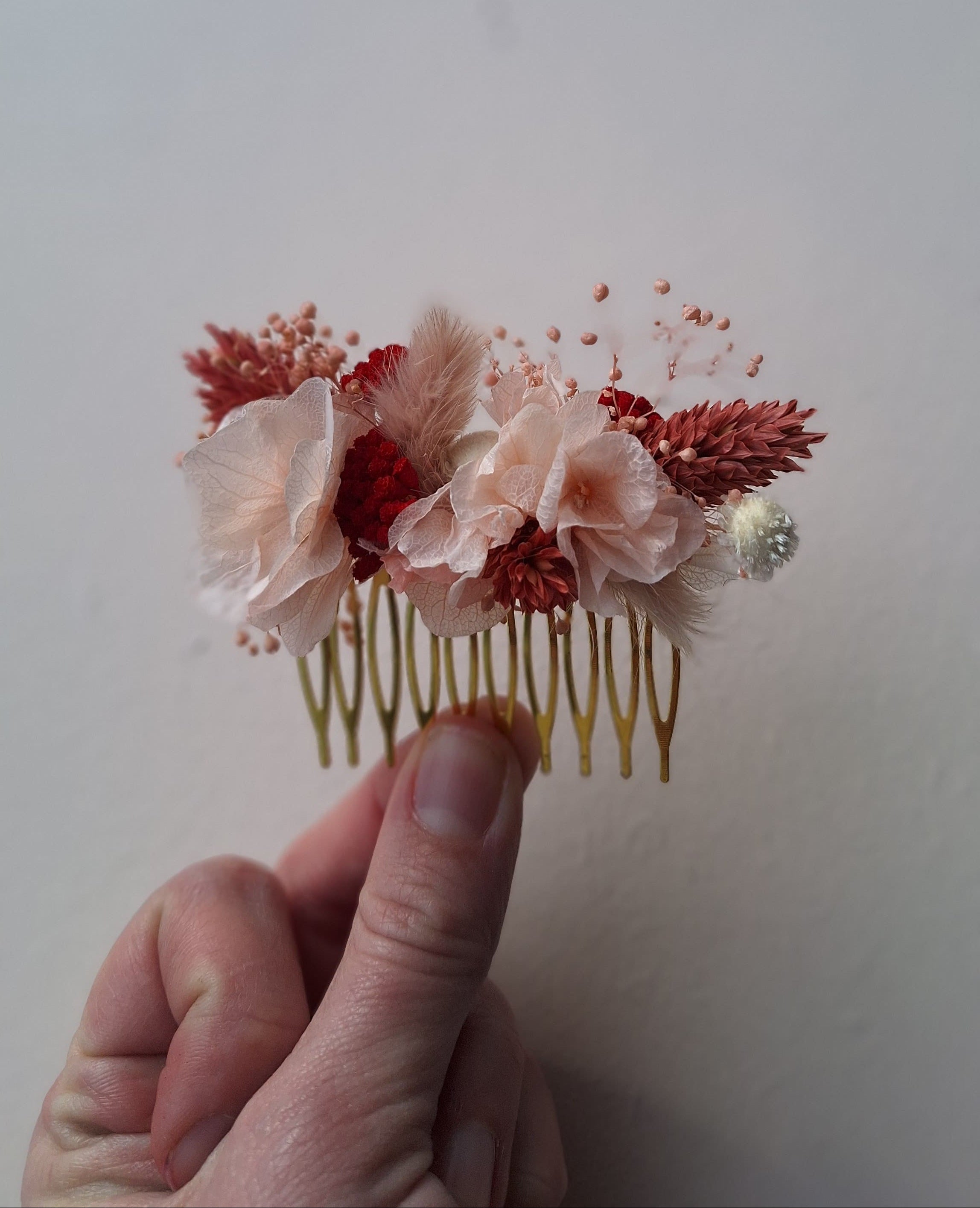Peigne en fleurs séchées rose et rouge bordeaux - Mariage 