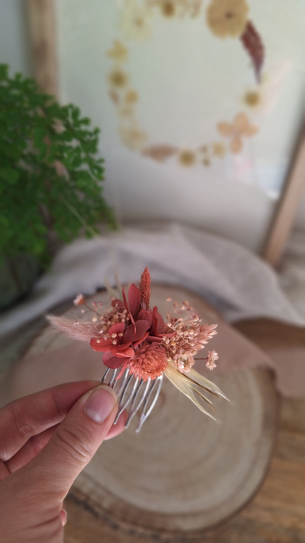 Petit peigne en fleurs séchées et stabilisées, vieux rose, rose et blanc doux et poétique - Livraison france - fleuriste le perche
