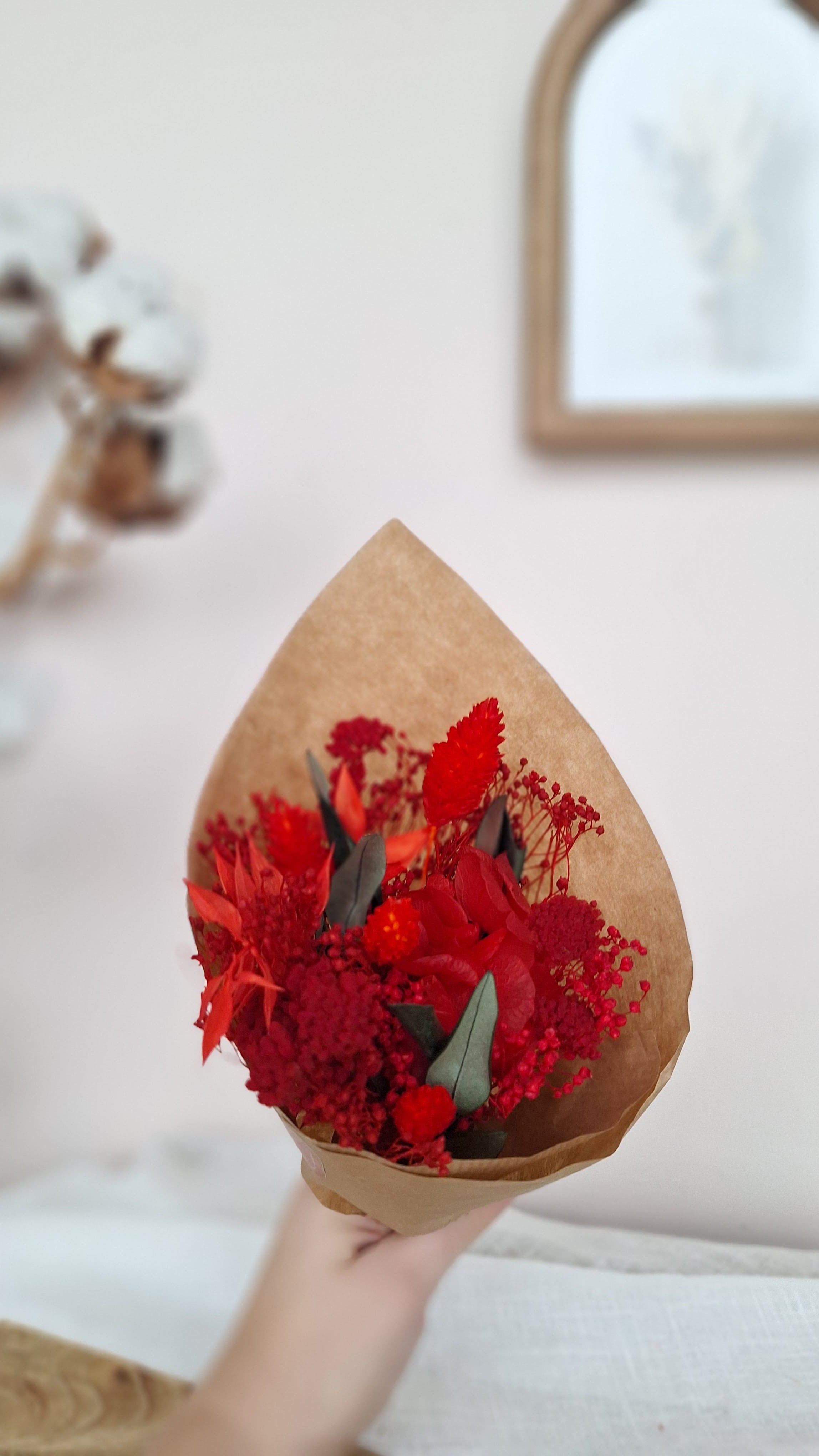 Petit bouquet fleurs séchées  champêtre tout rouge avec une touche d'olivier- adapté à un soliflore - livraison France - Maison Marceline