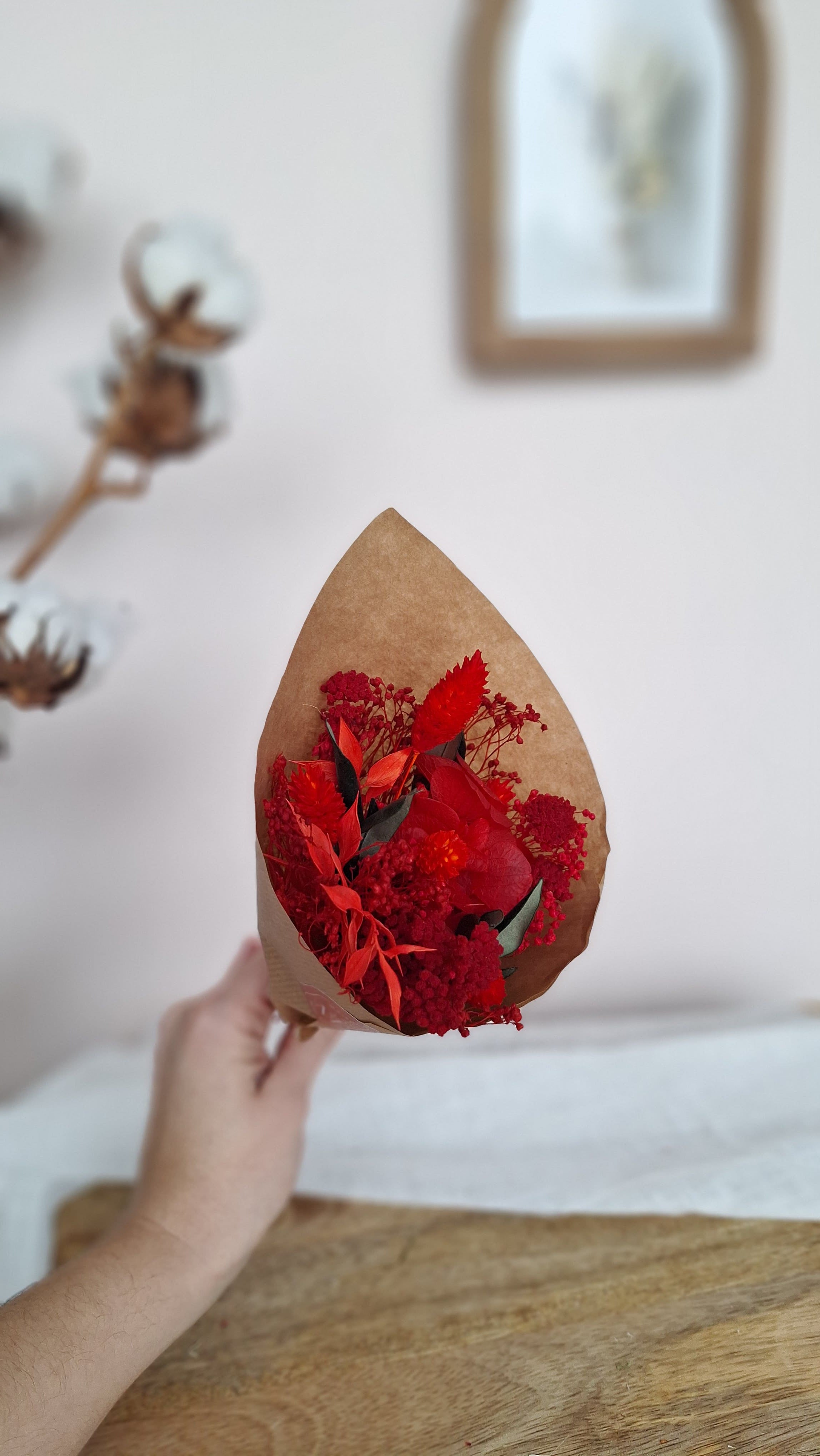 Petit bouquet fleurs séchées  champêtre tout rouge avec une touche d'olivier- adapté à un soliflore - livraison France - Maison Marceline